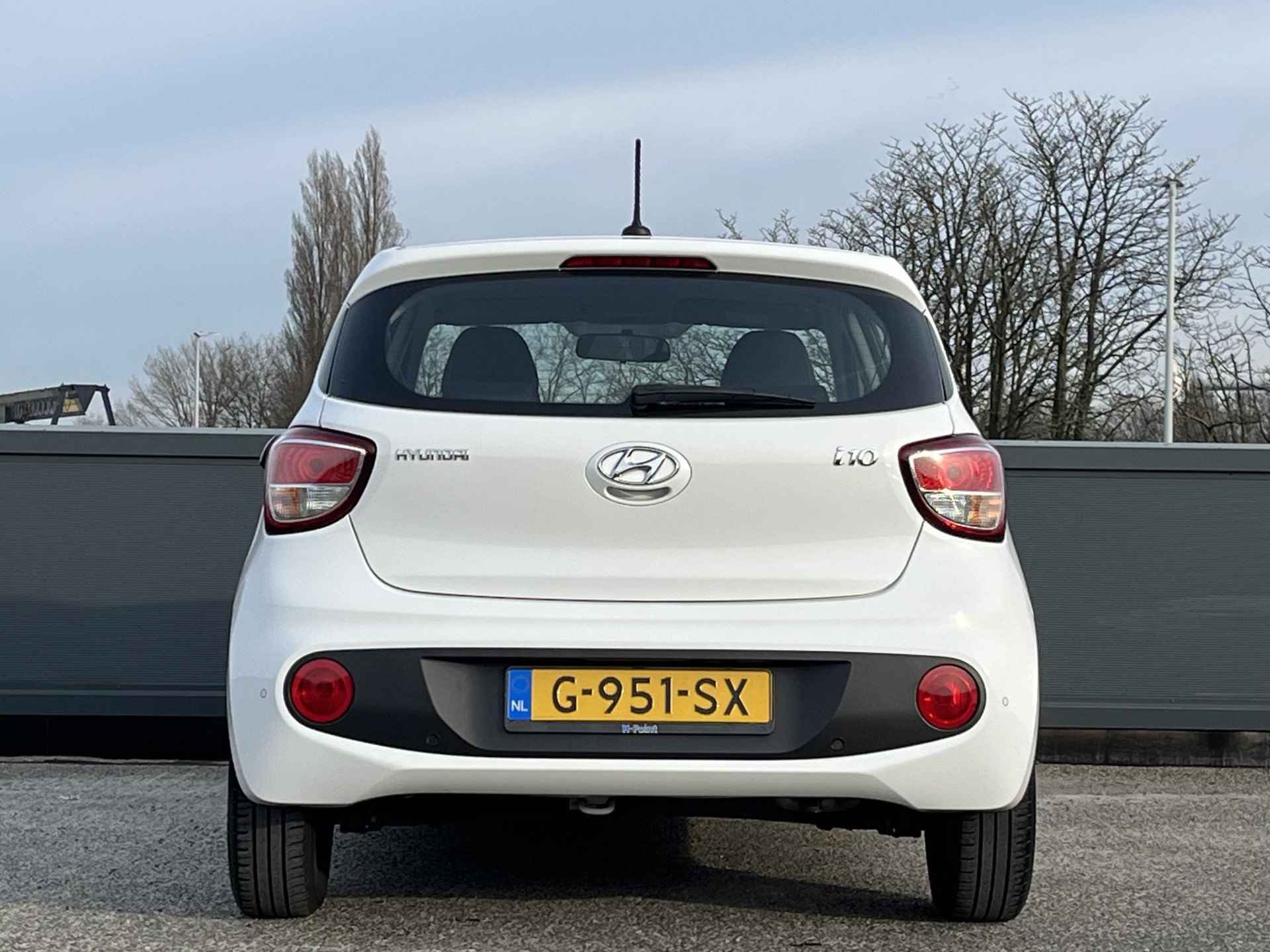 Hyundai i10 1.0i Comfort | Apple Carplay & Android Auto | Geïntegreerde navigatiesysteem | Origineel Ned.auto | Parkeersensoren achter | - 5/48