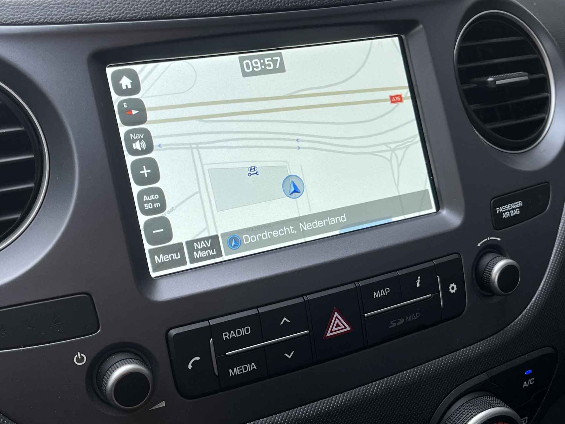 Hyundai i10 1.0i Comfort | Apple Carplay & Android Auto | Geïntegreerde navigatiesysteem | Origineel Ned.auto | Parkeersensoren achter | - 19/48