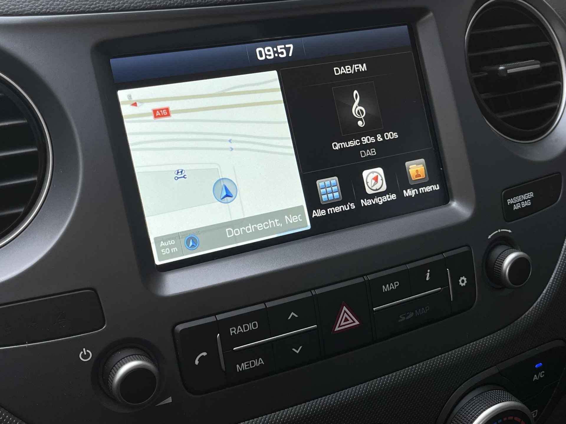 Hyundai i10 1.0i Comfort | Apple Carplay & Android Auto | Geïntegreerde navigatiesysteem | Origineel Ned.auto | Parkeersensoren achter | - 20/48