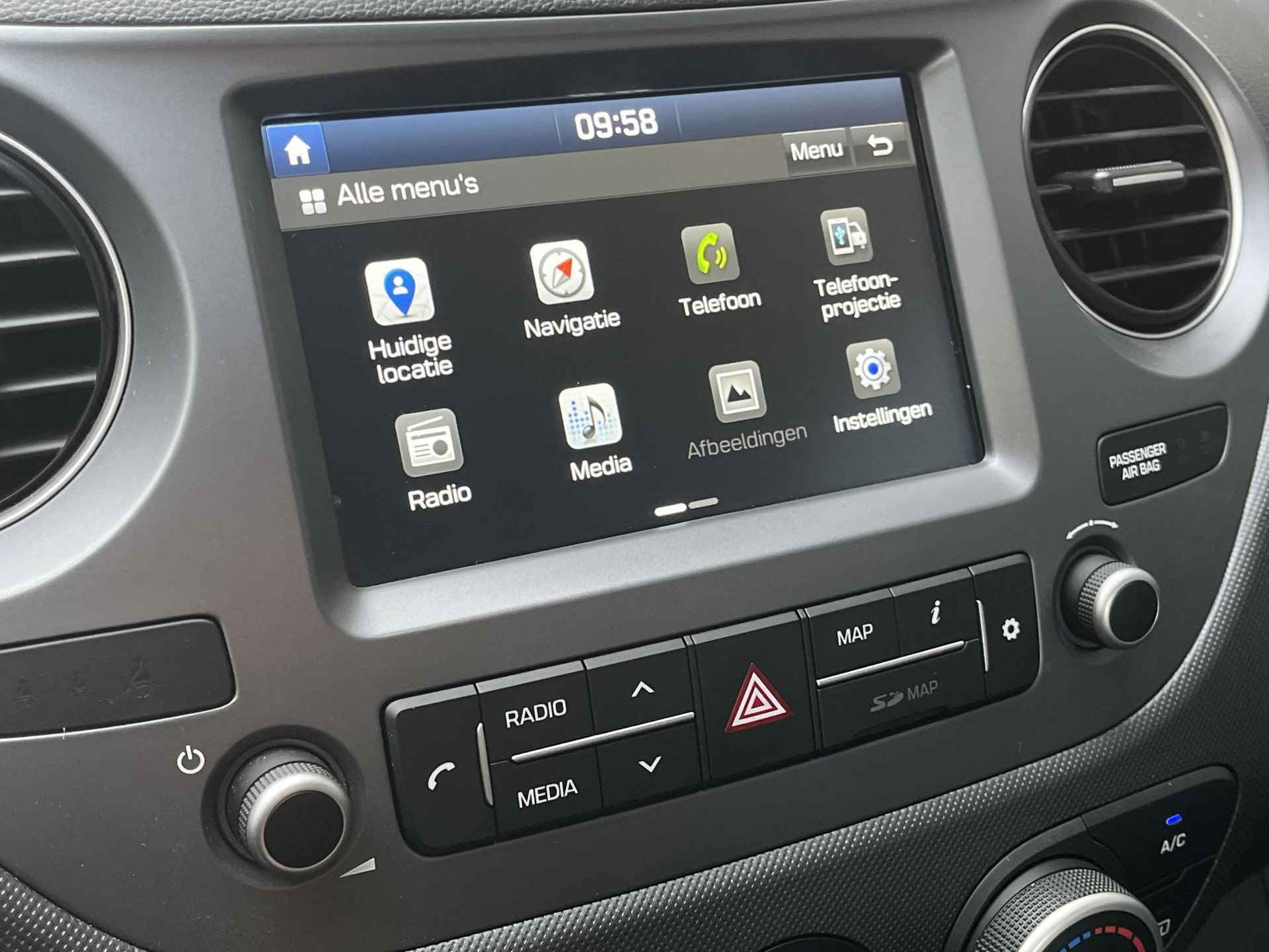 Hyundai i10 1.0i Comfort | Apple Carplay & Android Auto | Geïntegreerde navigatiesysteem | Origineel Ned.auto | Parkeersensoren achter | - 21/48