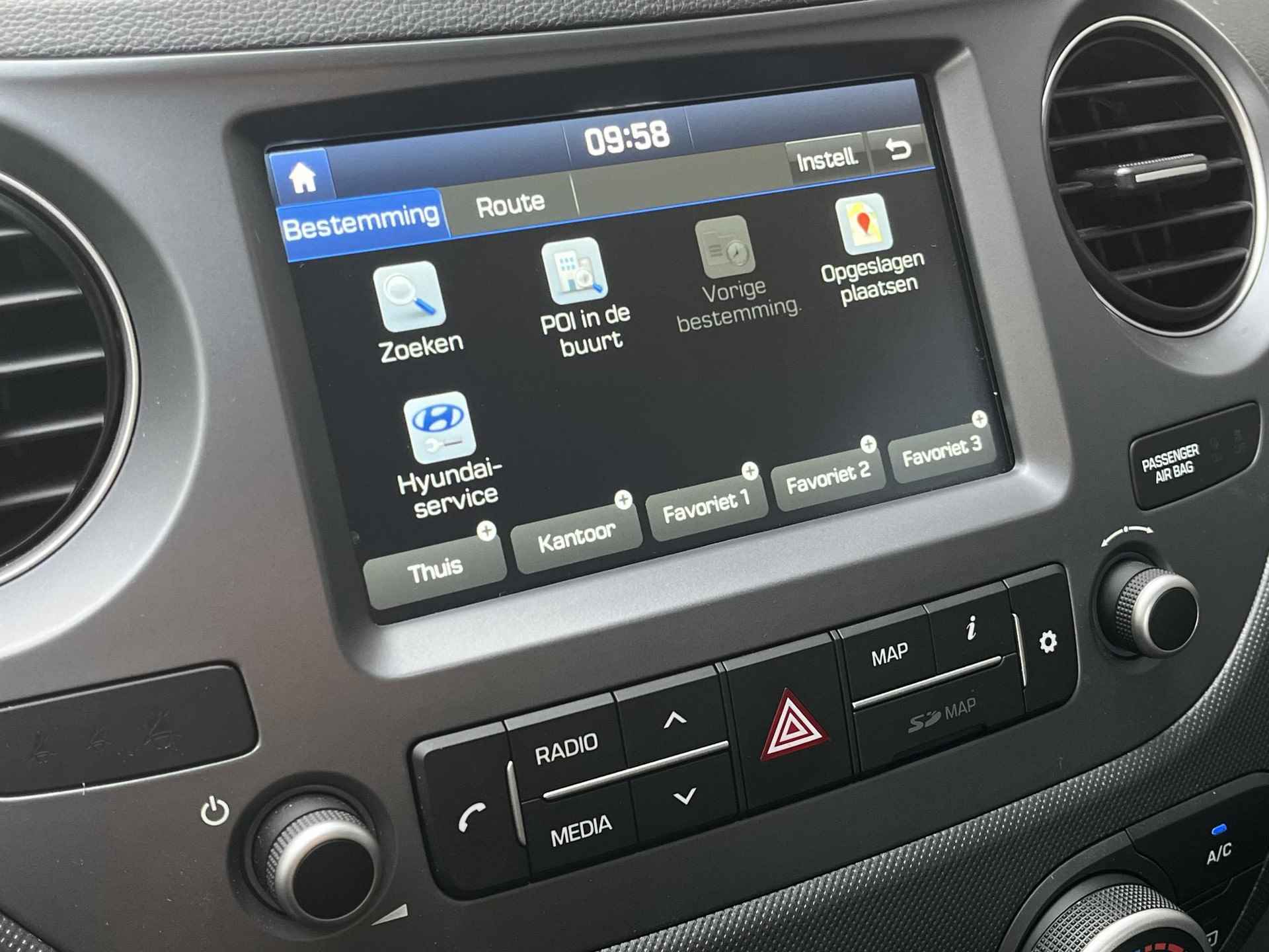 Hyundai i10 1.0i Comfort | Apple Carplay & Android Auto | Geïntegreerde navigatiesysteem | Origineel Ned.auto | Parkeersensoren achter | - 38/48