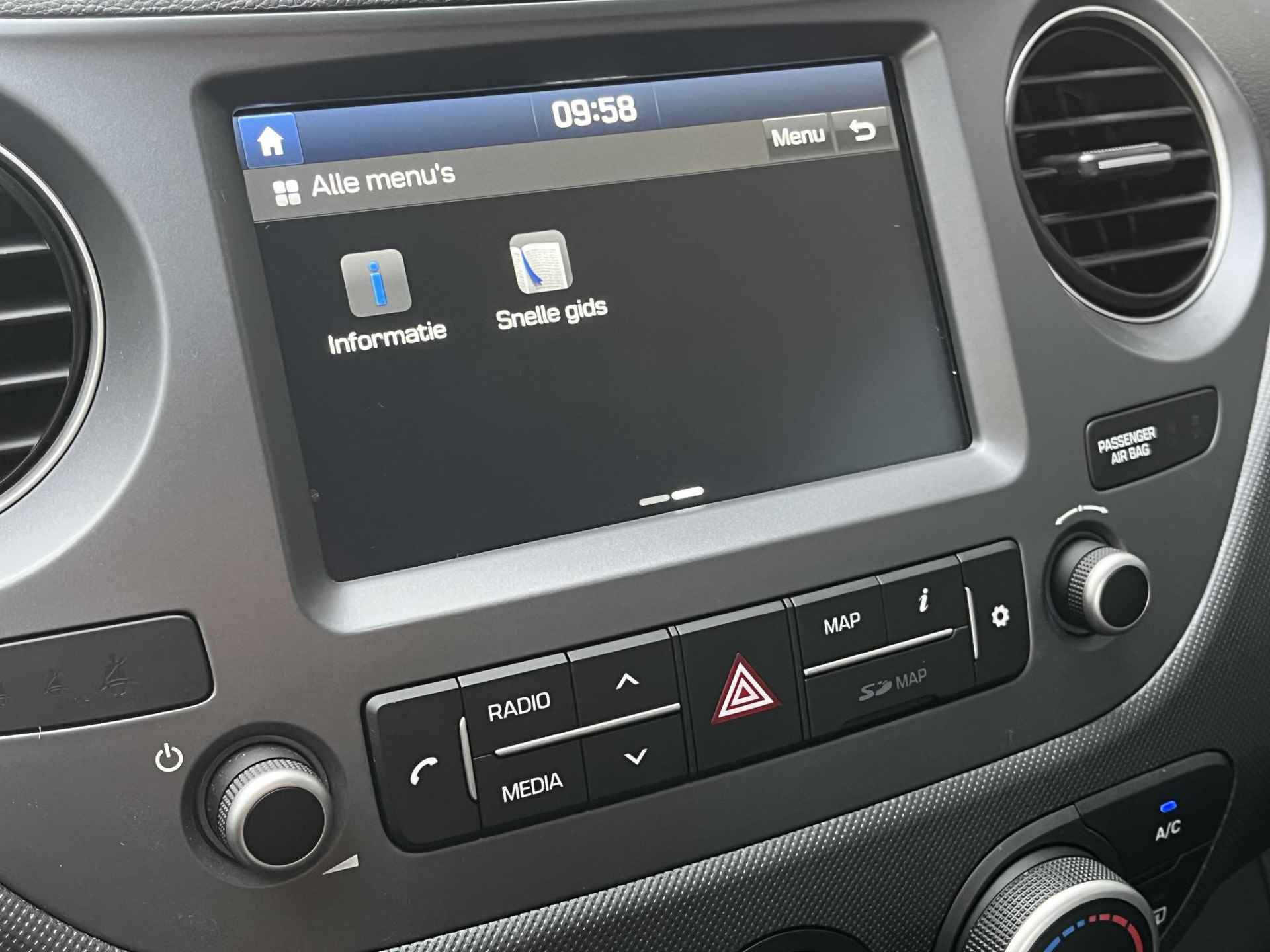 Hyundai i10 1.0i Comfort | Apple Carplay & Android Auto | Geïntegreerde navigatiesysteem | Origineel Ned.auto | Parkeersensoren achter | - 39/48