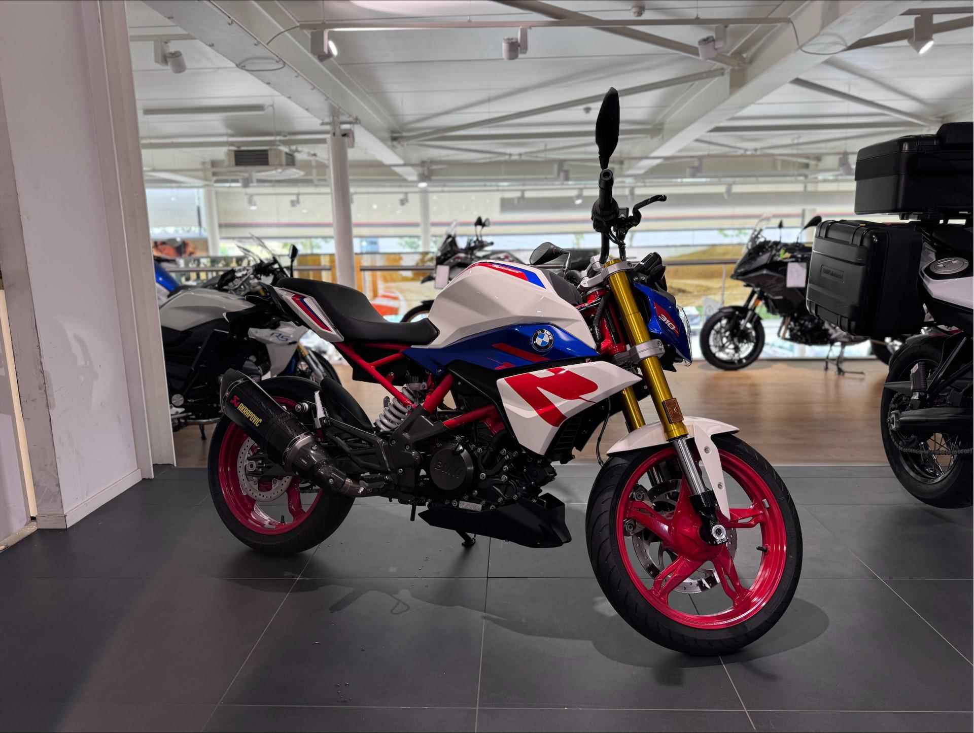 BMW G 310 R G 310 R met akrapovic uitlaat BMW  G 310 R met akrapovic uitlaat