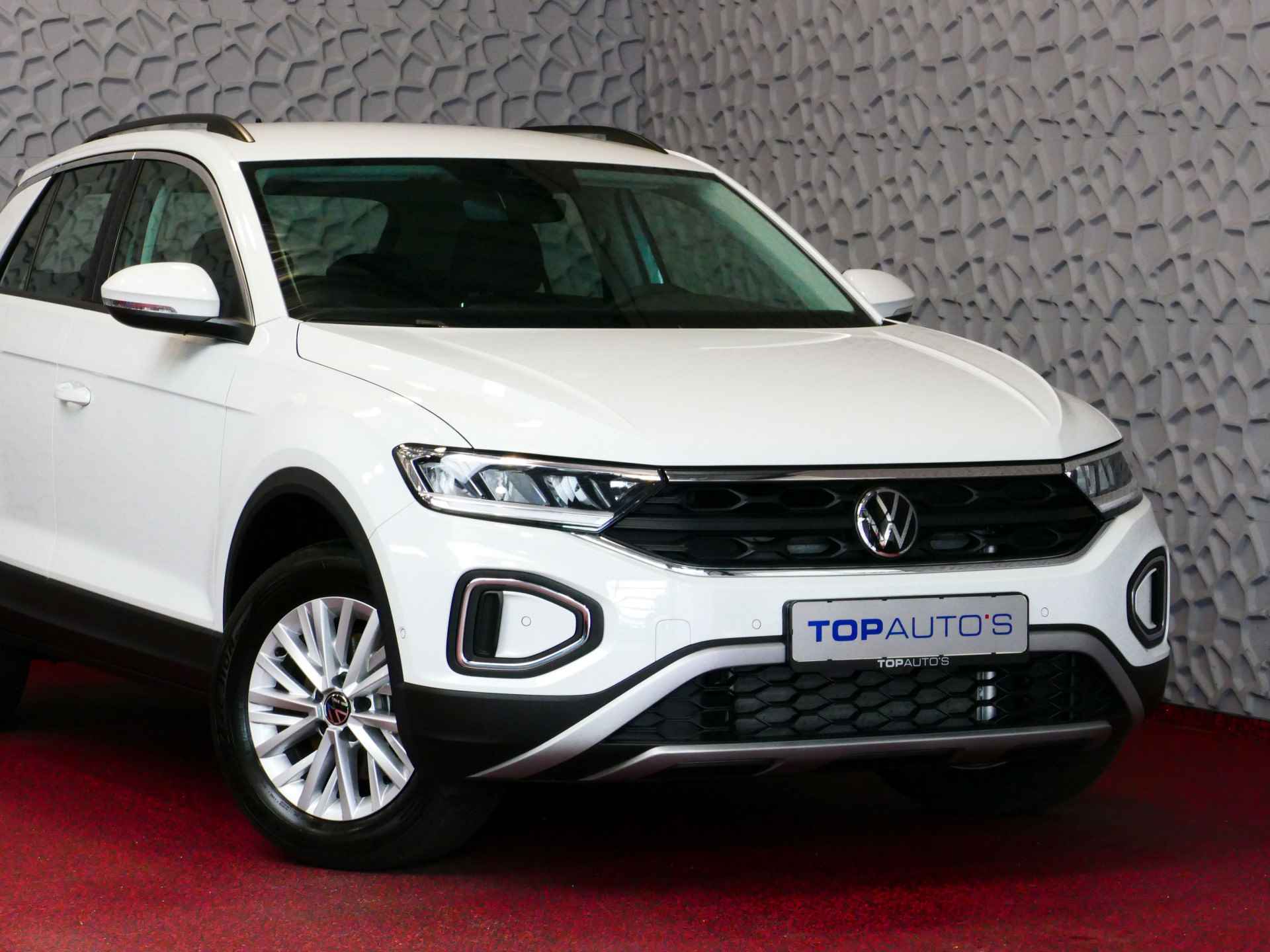 Volkswagen T-Roc www.topautos.nl 70 BIJNA NIEUWE VOLKSWAGEN'S UIT VOORRAAD LEVERBAAR www.topautos.nl ✅NIEUWE AUTO✅ 1.5 TSI 150PK CARPLAY NAVI STOEL VERW. LED VIR.COCKPIT 03/2024 70 BIJNA NIEUWE VOLKSWAGEN'S UIT VOORRAAD LEVERBAAR - 32/56