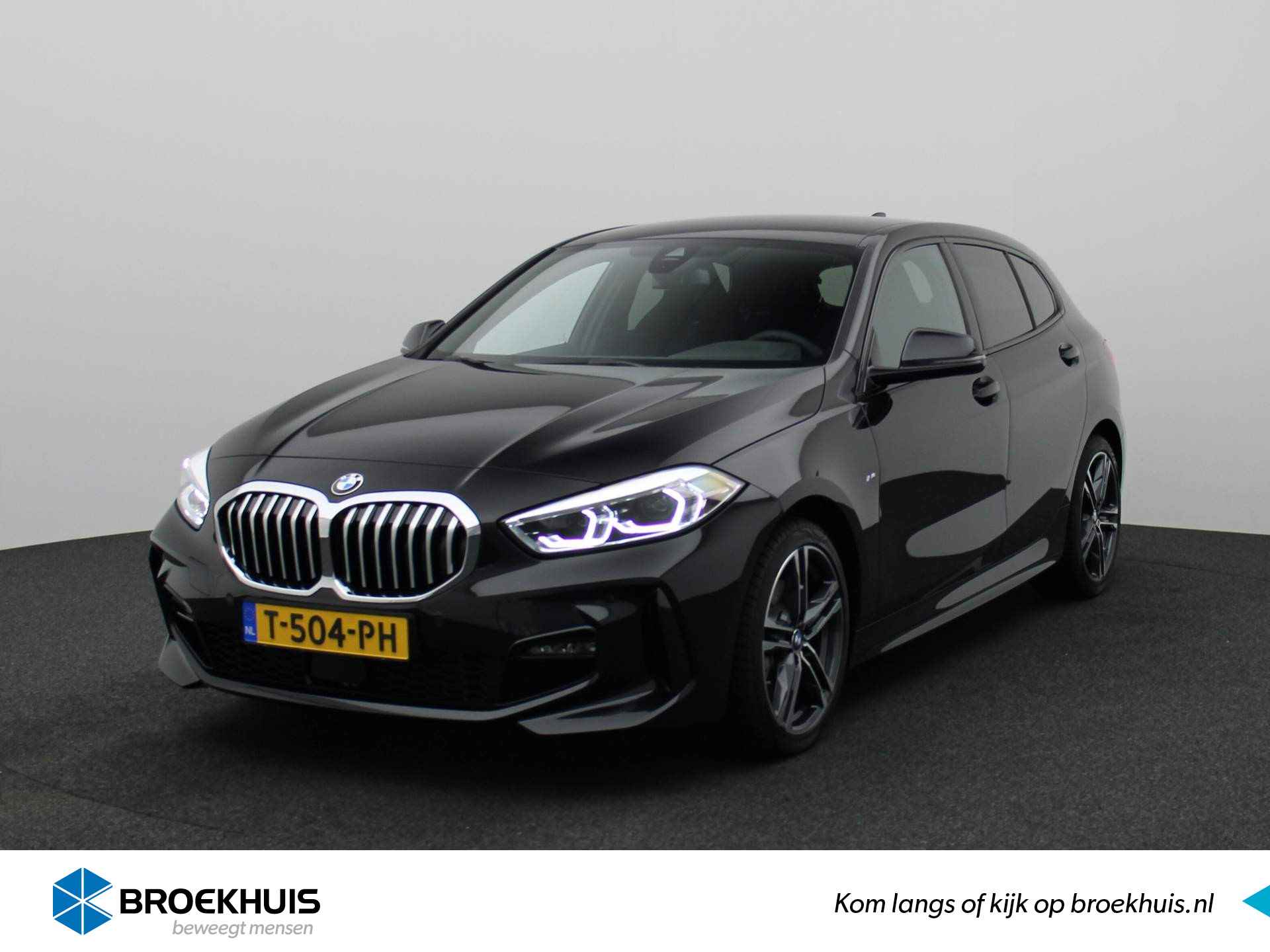 BMW 1 Serie 118i Model M Sport | 135Pk | Navigatie | DAB | 17'' Lichtmetaal | Digitaal Display | LED | Bluetooth Parkeersensoren | Cruise | - 1/41