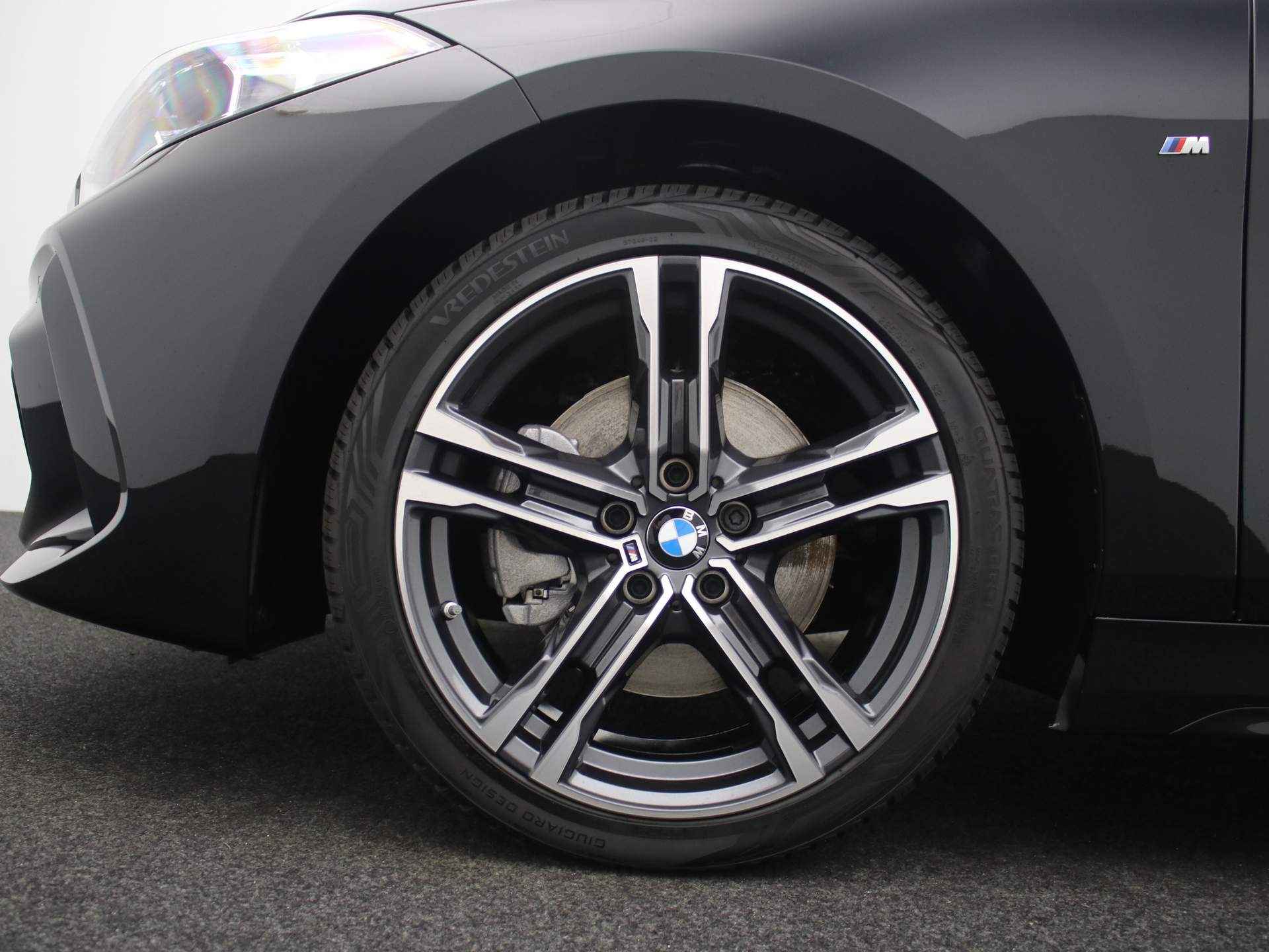 BMW 1 Serie 118i Model M Sport | 135Pk | Navigatie | DAB | 17'' Lichtmetaal | Digitaal Display | LED | Bluetooth Parkeersensoren | Cruise | - 6/41