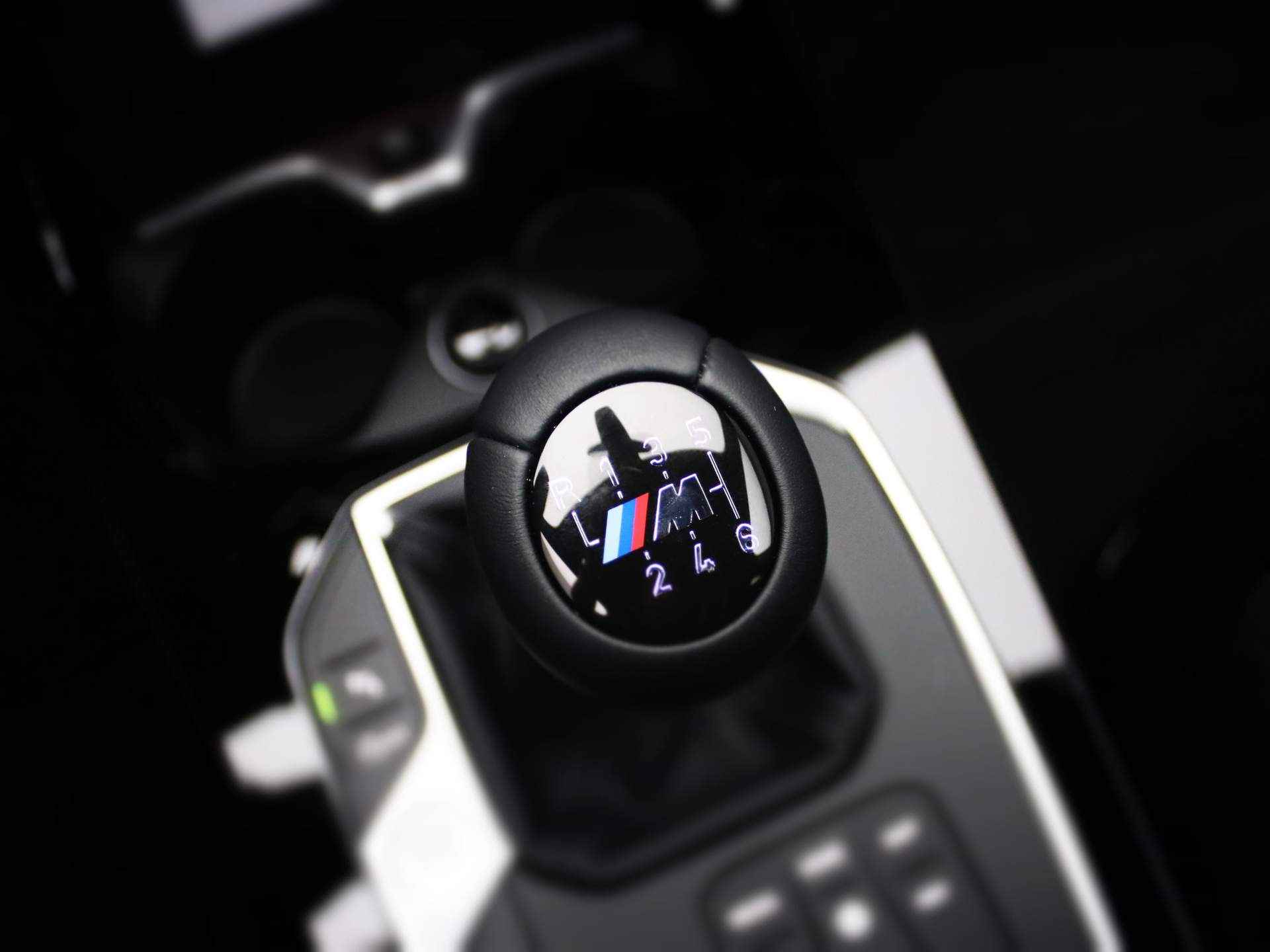 BMW 1 Serie 118i Model M Sport | 135Pk | Navigatie | DAB | 17'' Lichtmetaal | Digitaal Display | LED | Bluetooth Parkeersensoren | Cruise | - 10/41