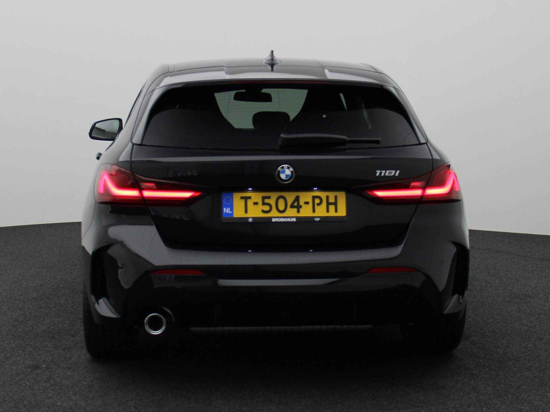 BMW 1 Serie 118i Model M Sport | 135Pk | Navigatie | DAB | 17'' Lichtmetaal | Digitaal Display | LED | Bluetooth Parkeersensoren | Cruise | - 12/41