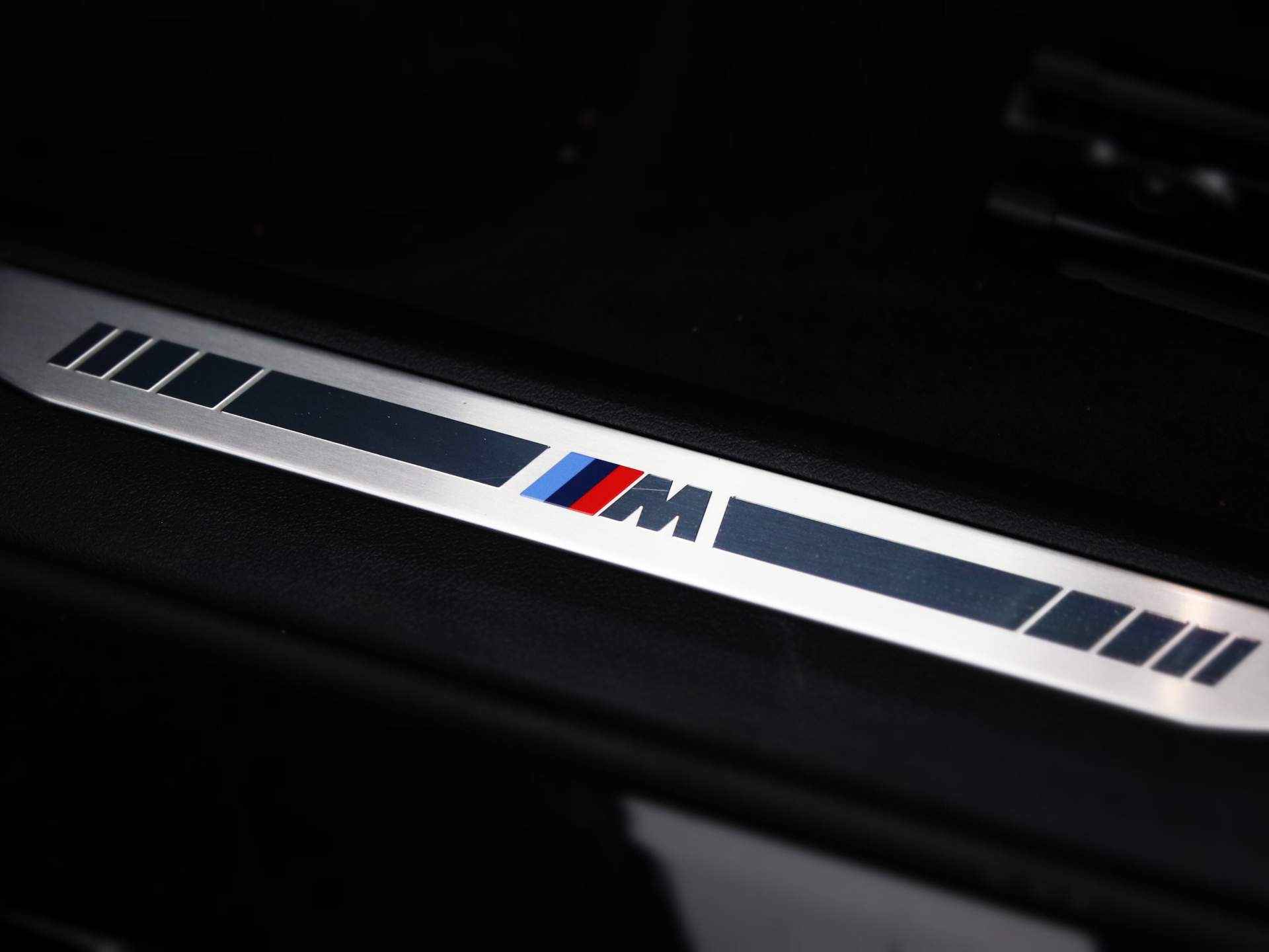 BMW 1 Serie 118i Model M Sport | 135Pk | Navigatie | DAB | 17'' Lichtmetaal | Digitaal Display | LED | Bluetooth Parkeersensoren | Cruise | - 17/41