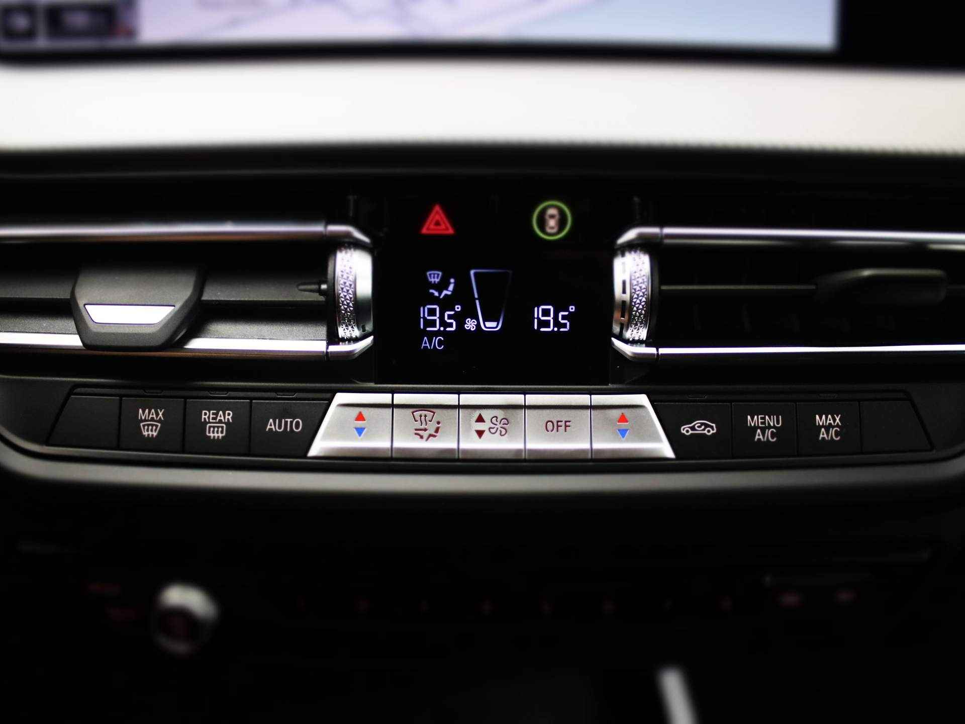 BMW 1 Serie 118i Model M Sport | 135Pk | Navigatie | DAB | 17'' Lichtmetaal | Digitaal Display | LED | Bluetooth Parkeersensoren | Cruise | - 19/41