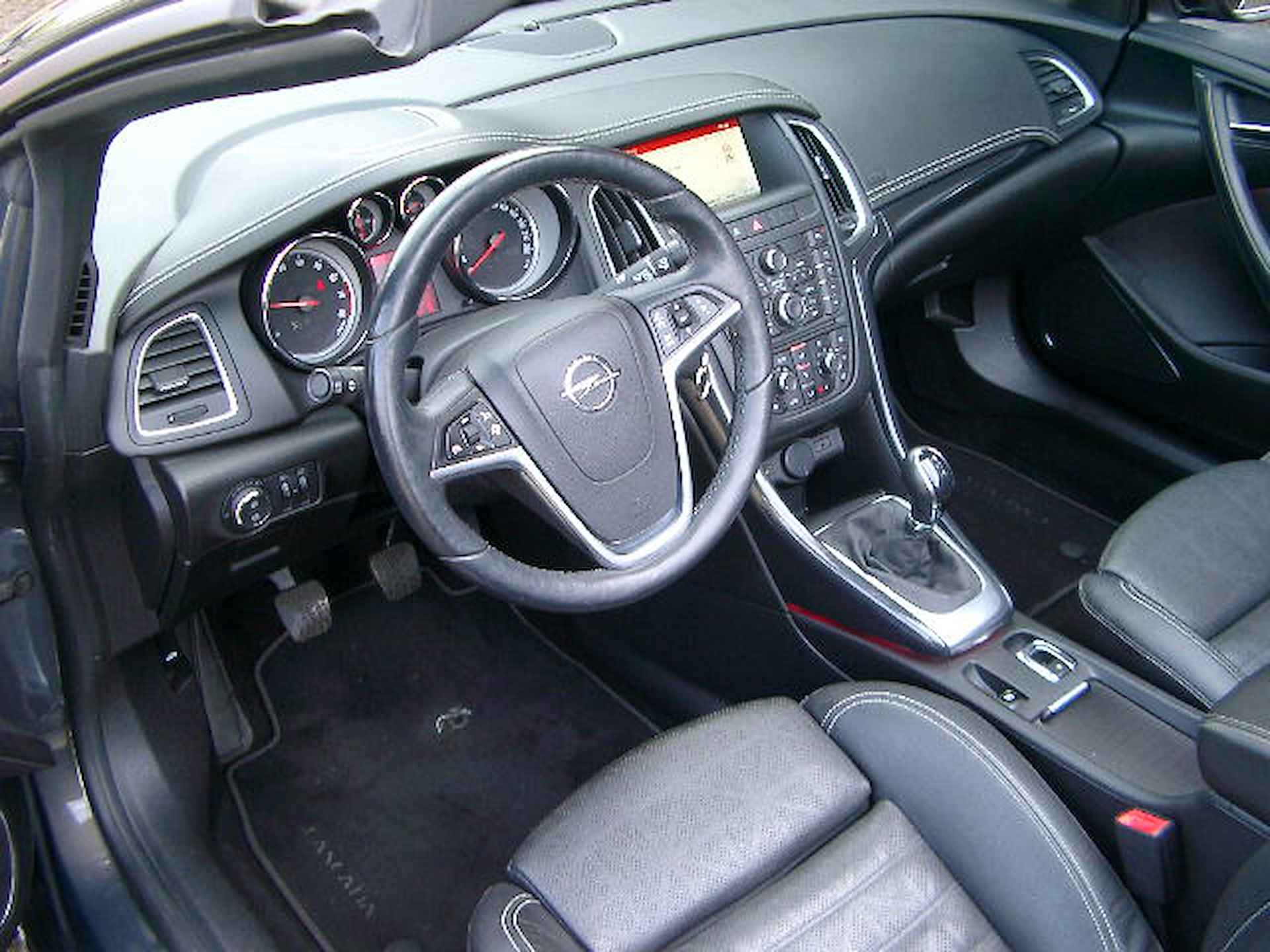 Opel Cascada 1.4 Turbo ecoFLEX Cosmo NL auto met NAP airco, navigatie, leder, achteruitrijcamera, stoel en stuur verwarming - 16/28