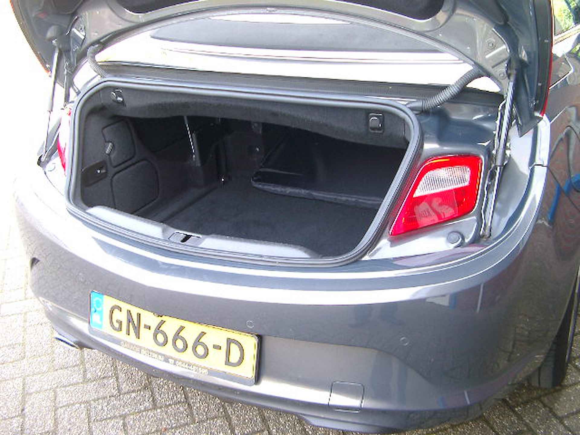 Opel Cascada 1.4 Turbo ecoFLEX Cosmo NL auto met NAP airco, navigatie, leder, achteruitrijcamera, stoel en stuur verwarming - 22/28