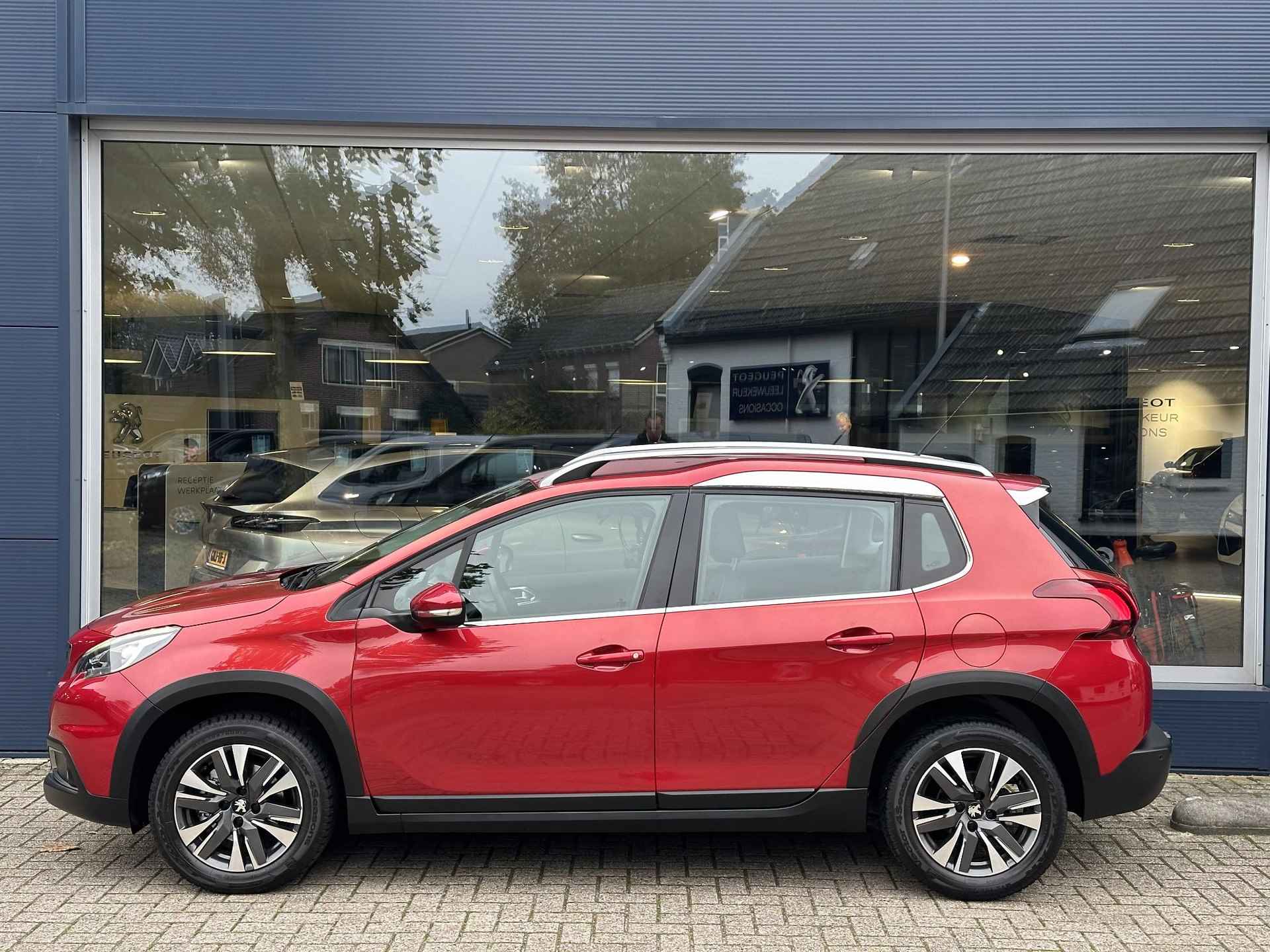 Peugeot 2008 1.2 Turbo 110 PK Allure EAT6 Vol-AUTOMAAT | Navigatie | Trekhaak 1250 KG | Climate Control | Cruise Control | Hoge Zitpositie | Dakrails | Parkeersensoren | Lichtmetalen Velgen | DAB+ Radio | Volledig Dealer Onderhouden! | - 3/58