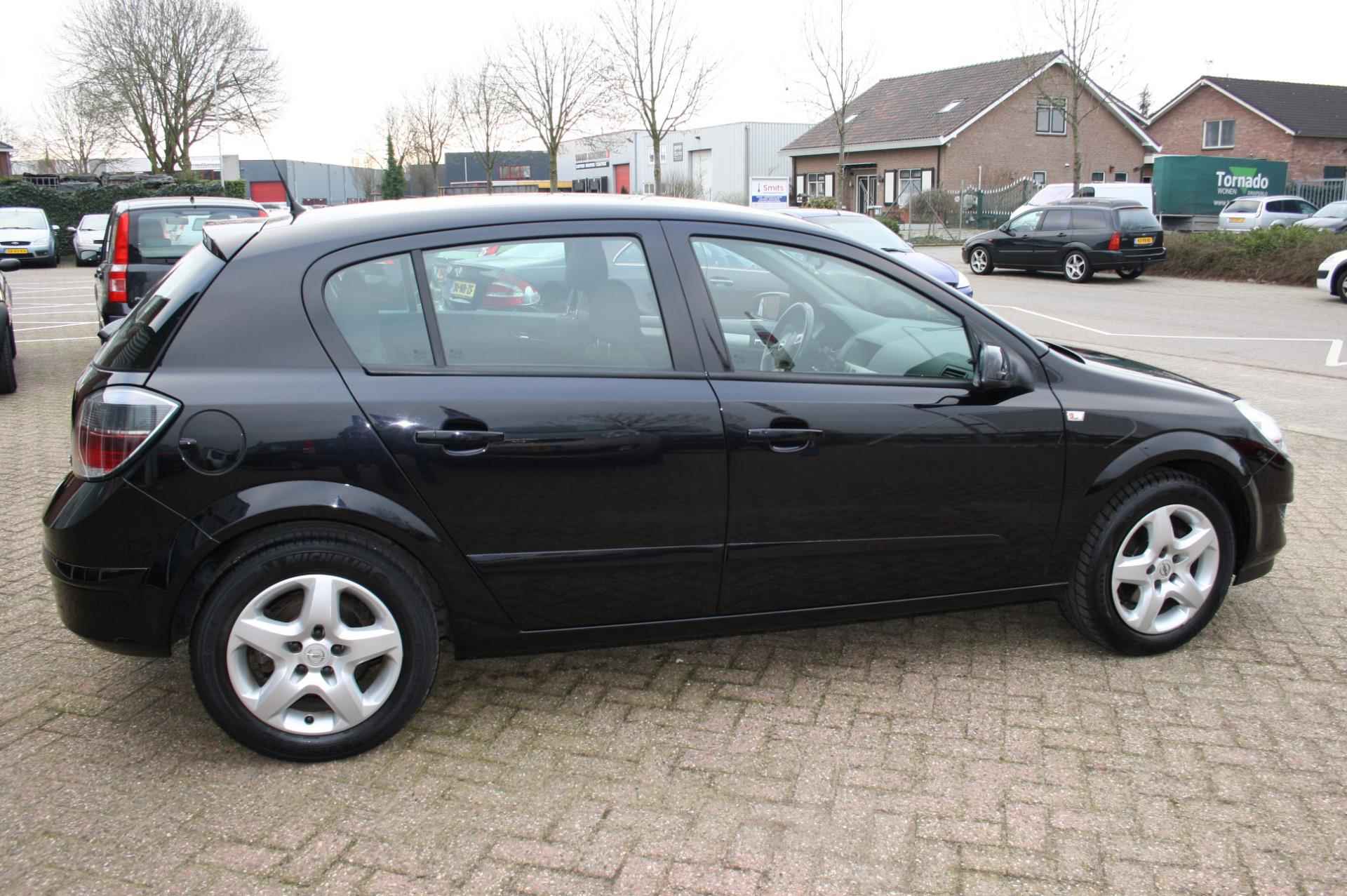 Opel Astra 1.6 Business - 3/17