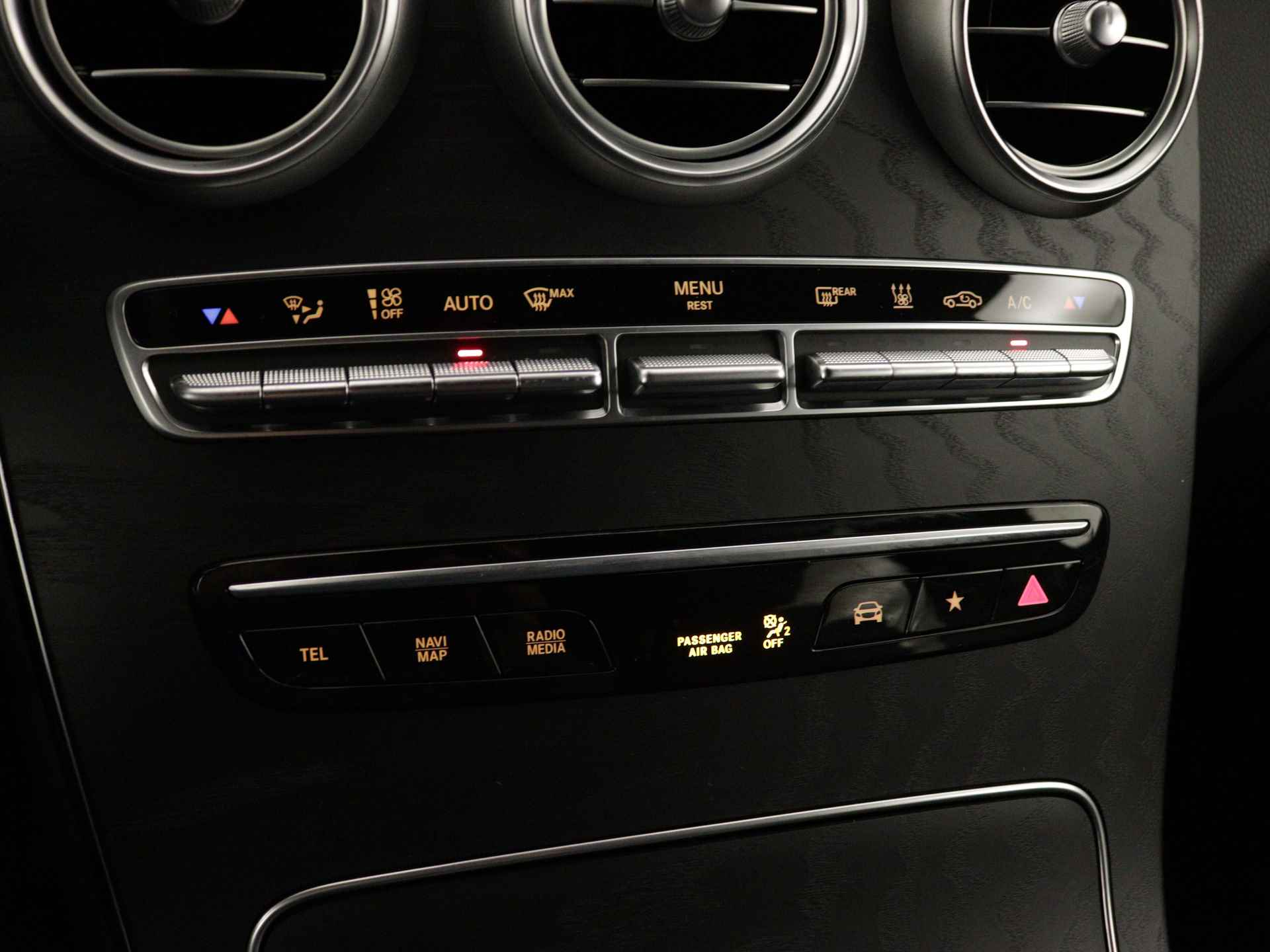 Mercedes-Benz GLC Coupe 300 e AMG Plug-In Hybride | Trekhaak | Burmester | Camera | Inclusief 24 maanden MB Certified garantie voor Europa. | - 12/45