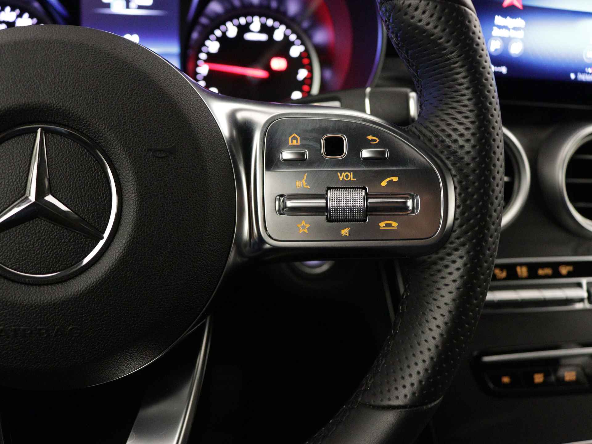 Mercedes-Benz GLC Coupe 300 e AMG Plug-In Hybride | Trekhaak | Burmester | Camera | Inclusief 24 maanden MB Certified garantie voor Europa. | - 26/45