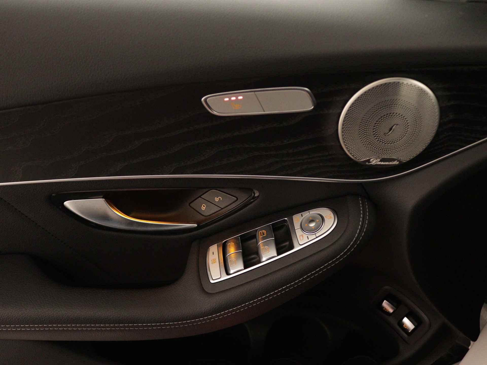 Mercedes-Benz GLC Coupe 300 e AMG Plug-In Hybride | Trekhaak | Burmester | Camera | Inclusief 24 maanden MB Certified garantie voor Europa. | - 33/45