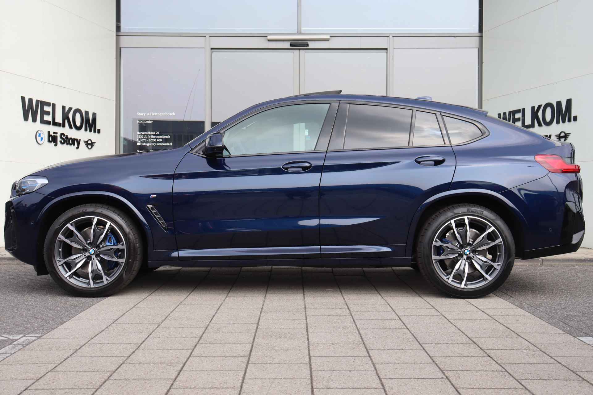 BMW X4 xDrive30i High Executive M Sport Automaat / Panoramadak / Trekhaak / Sportstoelen / Stoelverwarming / Laserlight / Head-Up / Harman Kardon / Live Cockpit Professional - 4/39