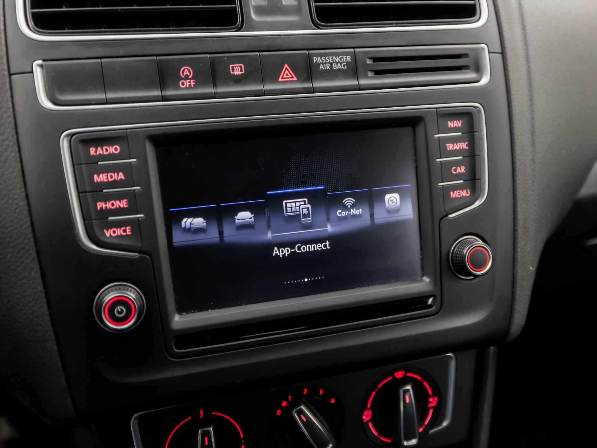 Volkswagen Polo 1.4 TDI Premium (APPLE CARPLAY, NAVIGATIE, ARMSTEUN, SPORTSTOELEN, BLUETOOTH, CRUISE, ELEK PAKKET, NIEUWE APK, NIEUWSTAAT) - 24/34