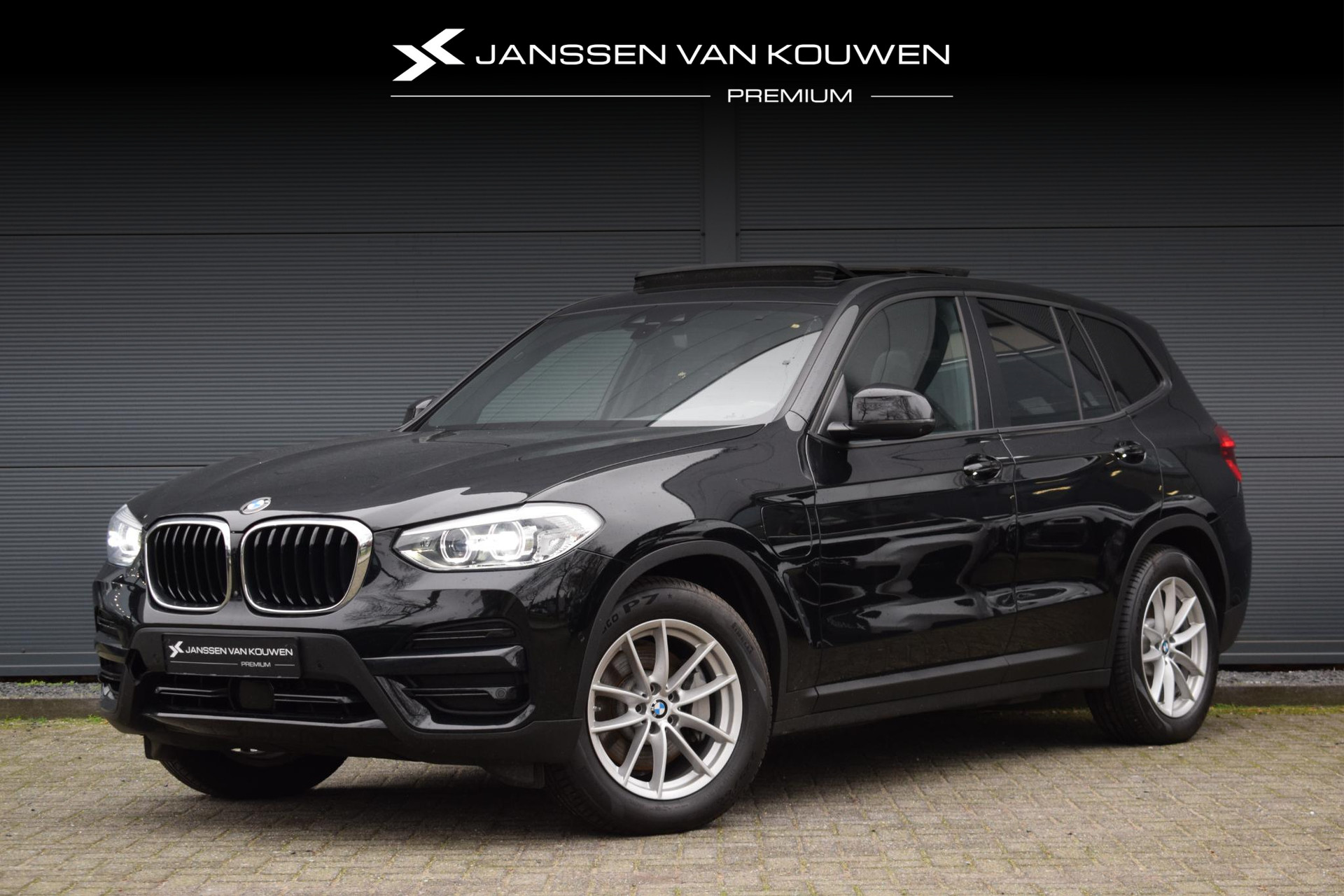 BMW X3 xDrive30e / Panoramadak / Elek. Trekhaak / Stoelverwarming / Apple Carplay