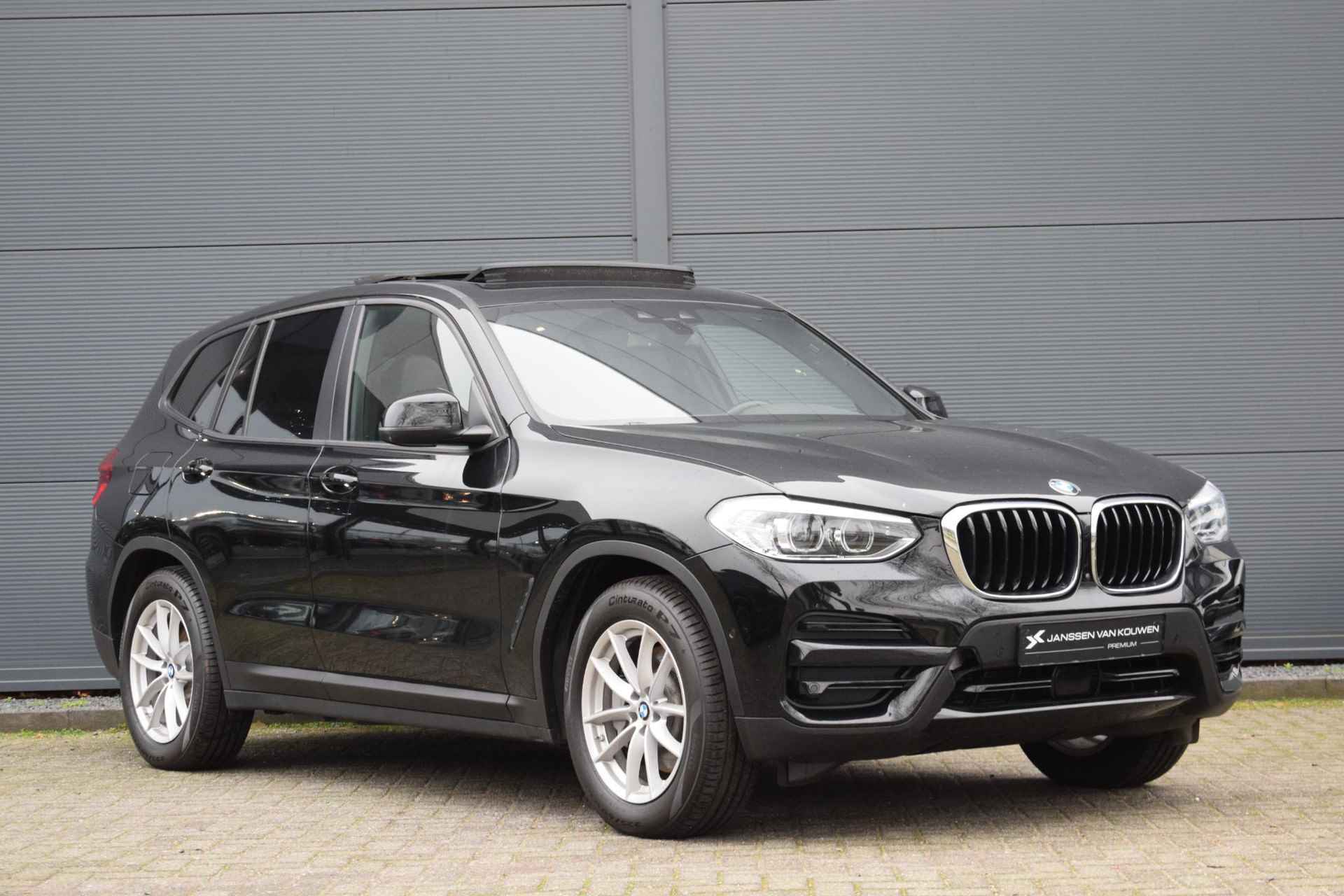 BMW X3 xDrive30e / Panoramadak / Elek. Trekhaak / Stoelverwarming / Apple Carplay - 3/63