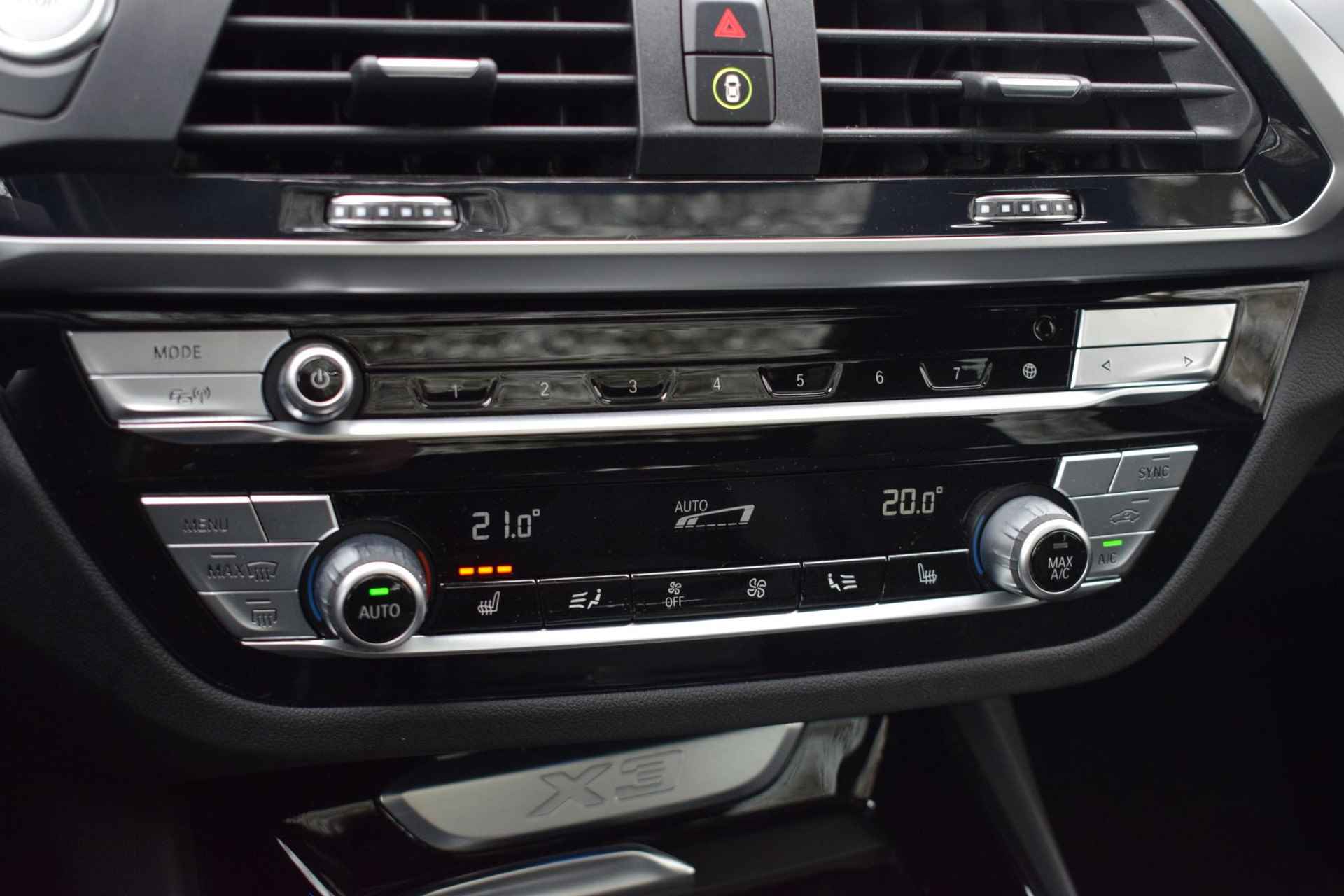 BMW X3 xDrive30e / Panoramadak / Elek. Trekhaak / Stoelverwarming / Apple Carplay - 16/63