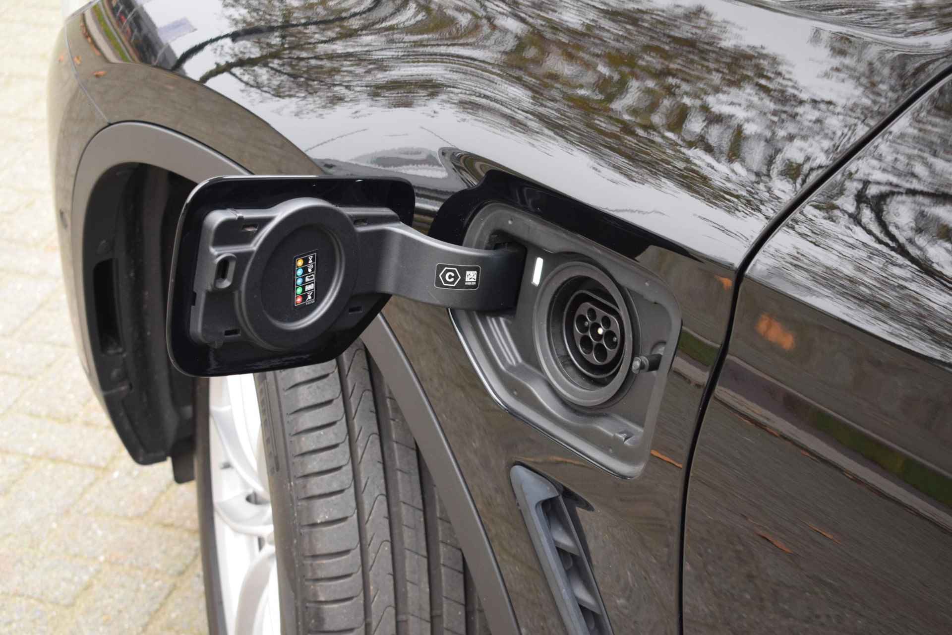 BMW X3 xDrive30e / Panoramadak / Elek. Trekhaak / Stoelverwarming / Apple Carplay - 43/63