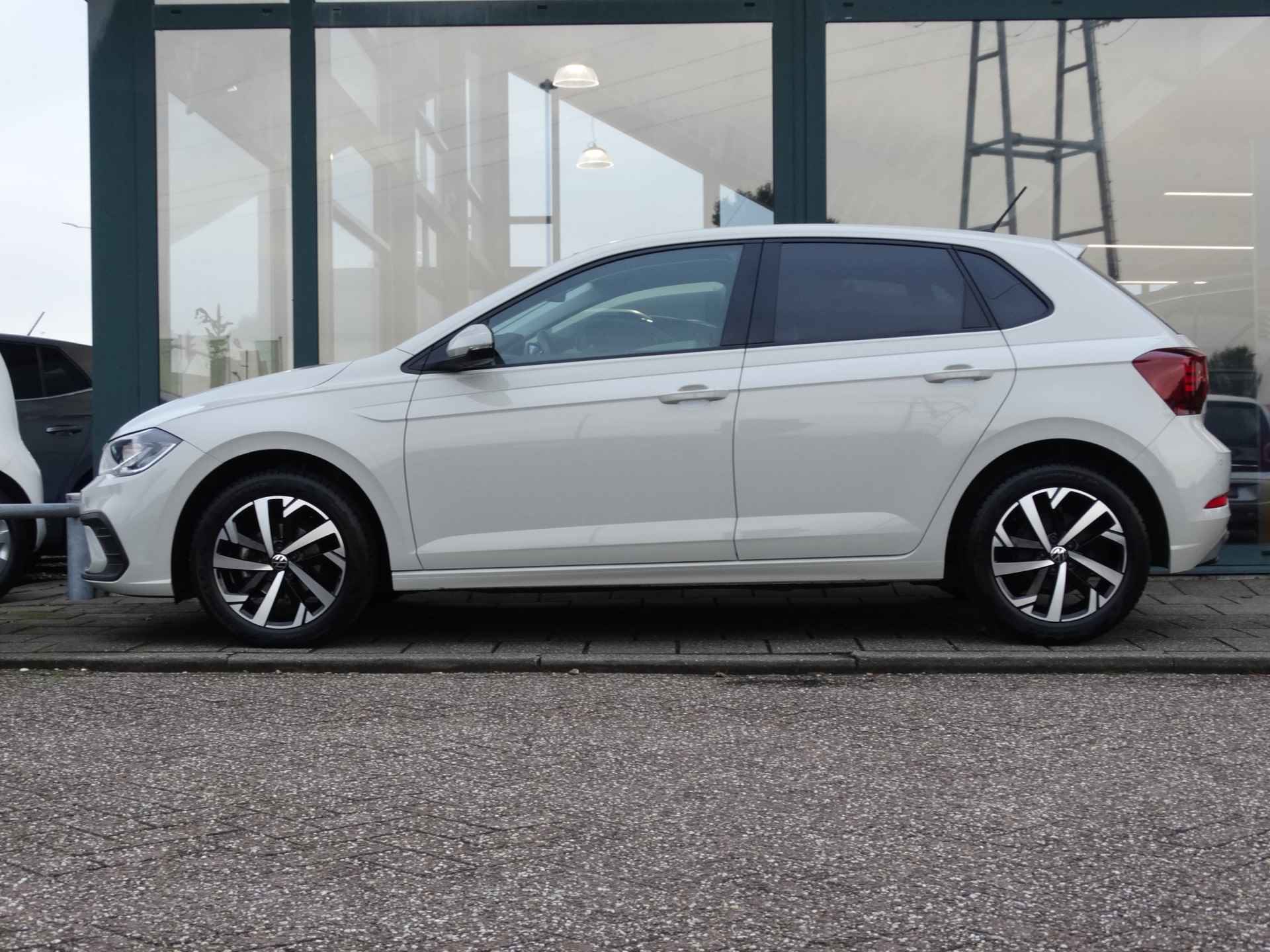 Volkswagen Polo 1.0 TSI 95PK DSG Automaat Life Business | Achteruitrijcamera | Stoelverwarming | Navigatie - 2/28