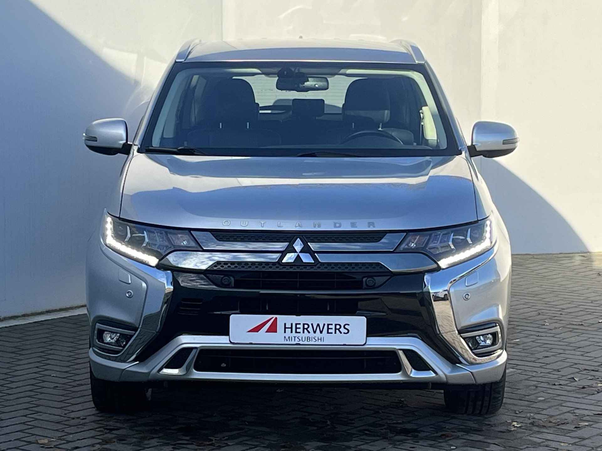 Mitsubishi Outlander 2.4 PHEV Intense Automaat / Keyless / Climate control / Navigatie d.m.v. Apple carplay & Android auto / Climate control - 23/52