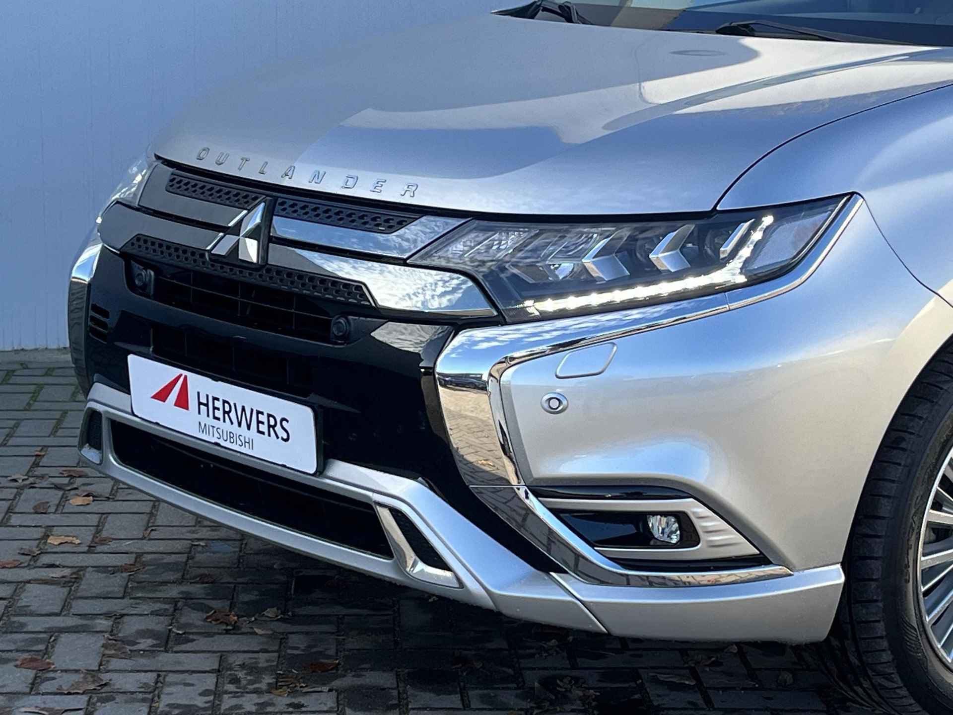 Mitsubishi Outlander 2.4 PHEV Intense Automaat / Keyless / Climate control / Navigatie d.m.v. Apple carplay & Android auto / Climate control - 38/52