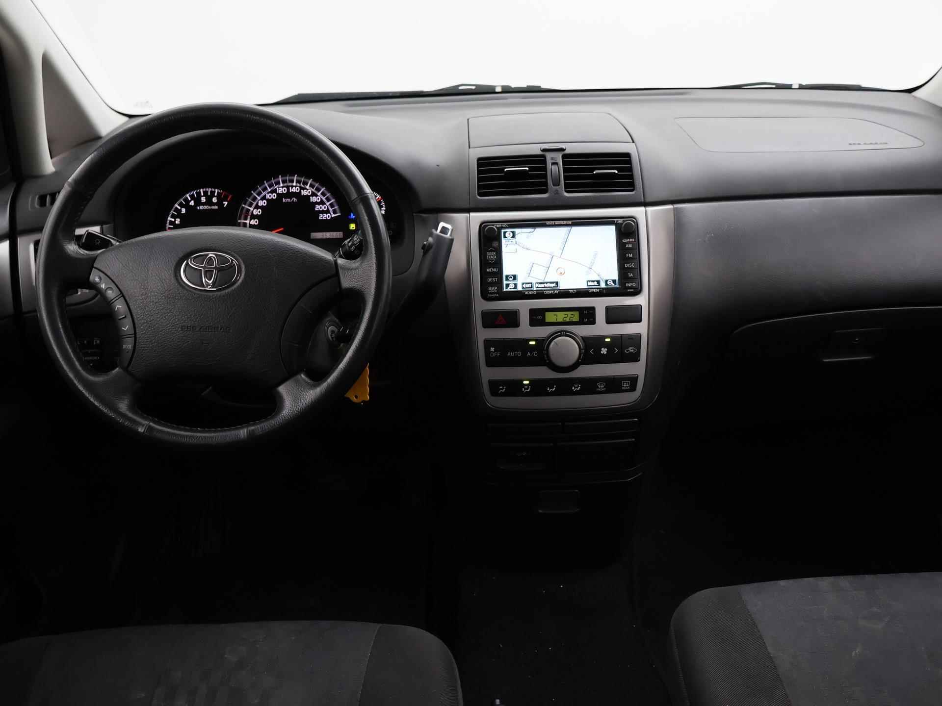 Toyota Avensis Verso 2.0i AUTOMAAT 7-PERSOONS + NAVIGATIE / CAMERA / CLIMATE CONTROL - 4/29