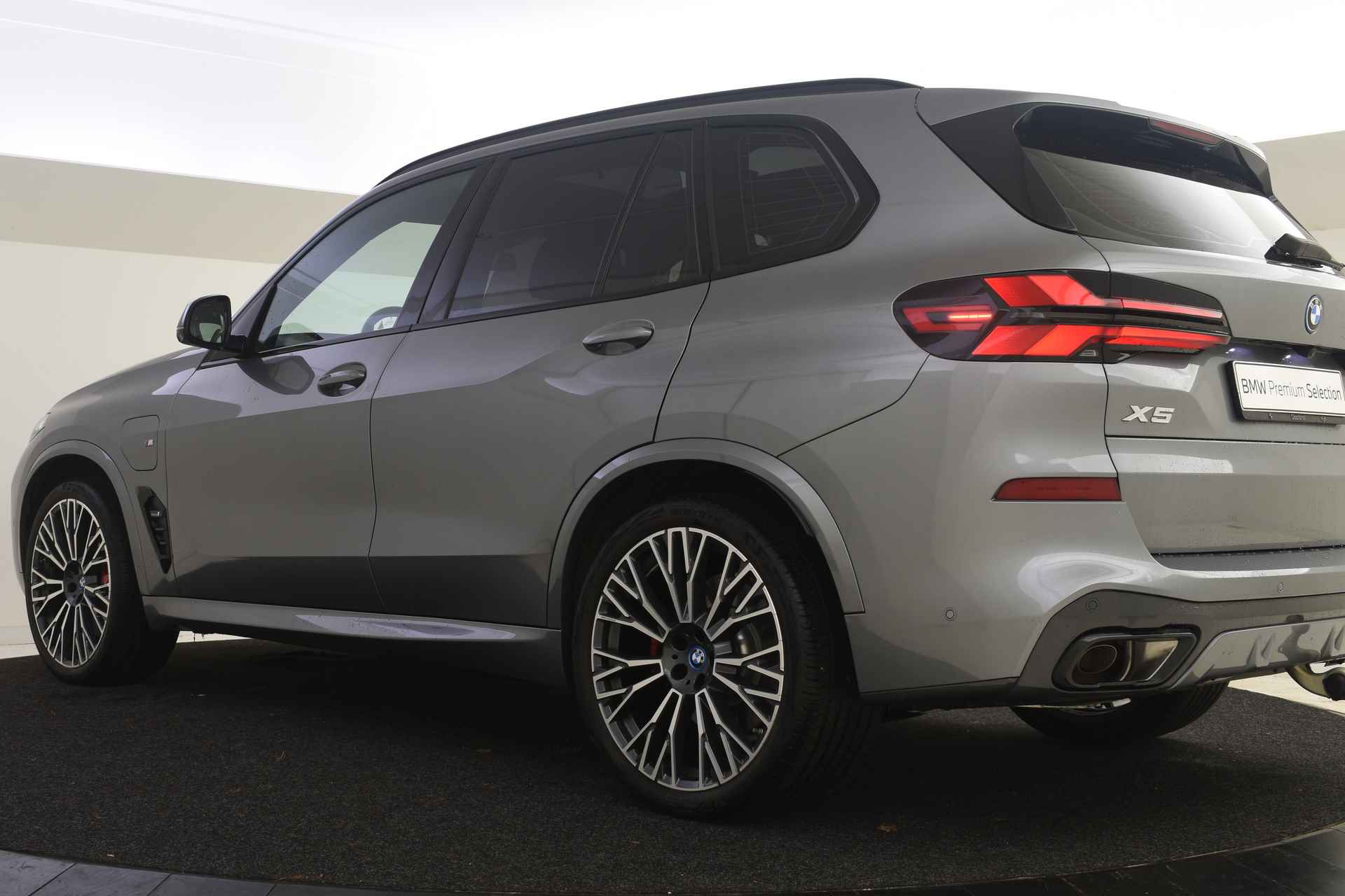 BMW X5 xDrive50e High Executive M Sport Automaat / Panoramadak / Trekhaak / Massagefunctie / Parking Assistant Professional / Adaptieve LED / Soft-Close - 13/60