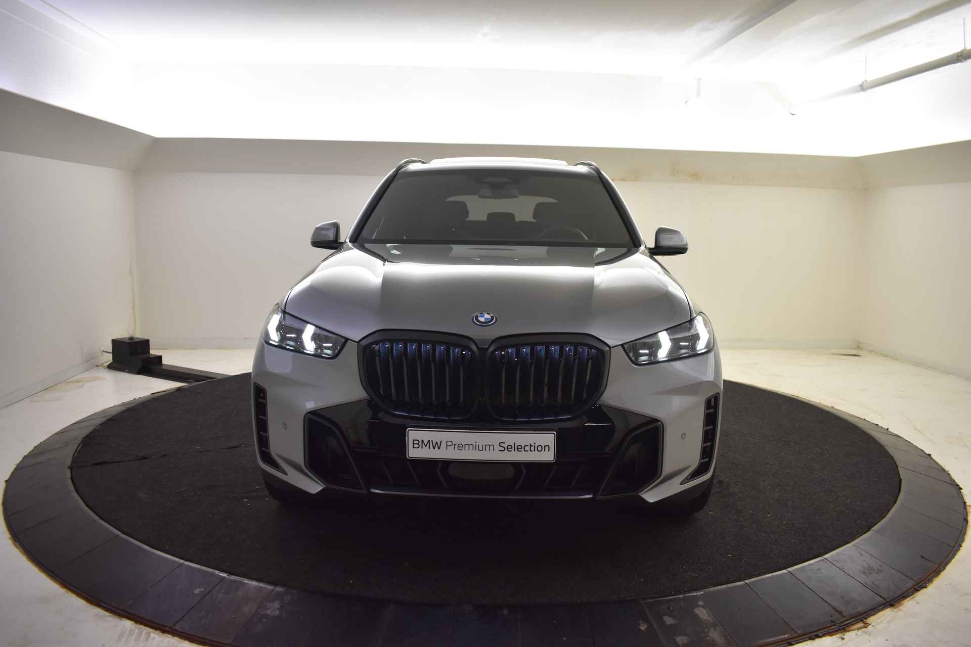 BMW X5 xDrive50e High Executive M Sport Automaat / Panoramadak / Trekhaak / Massagefunctie / Parking Assistant Professional / Adaptieve LED / Soft-Close - 55/60