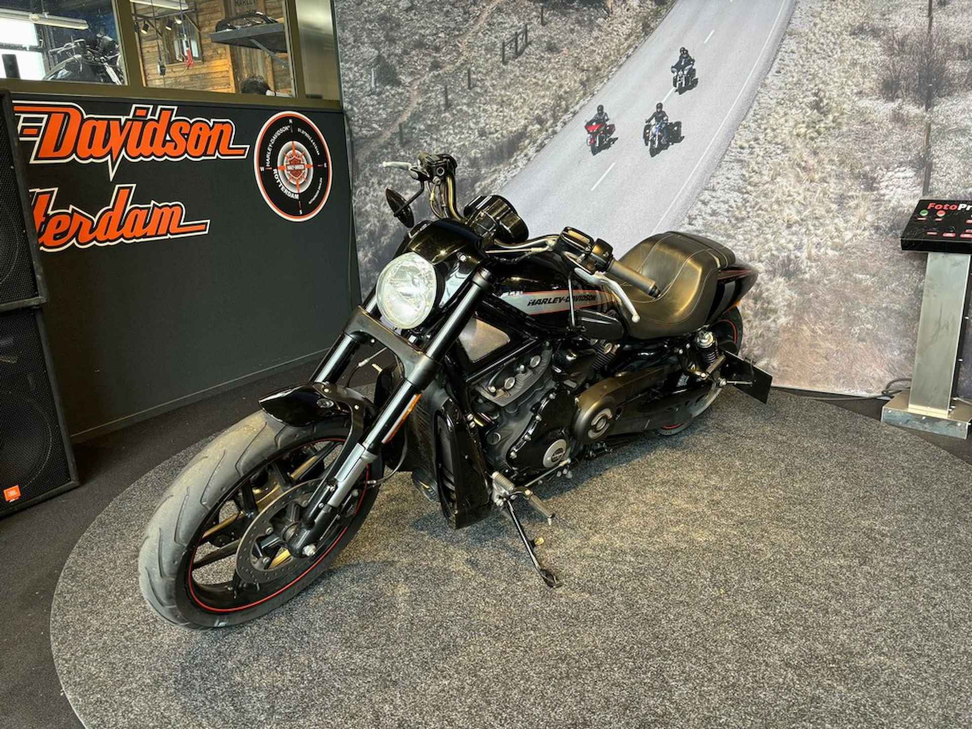 Harley-Davidson VRSCDX Night Rod Special - 4/12