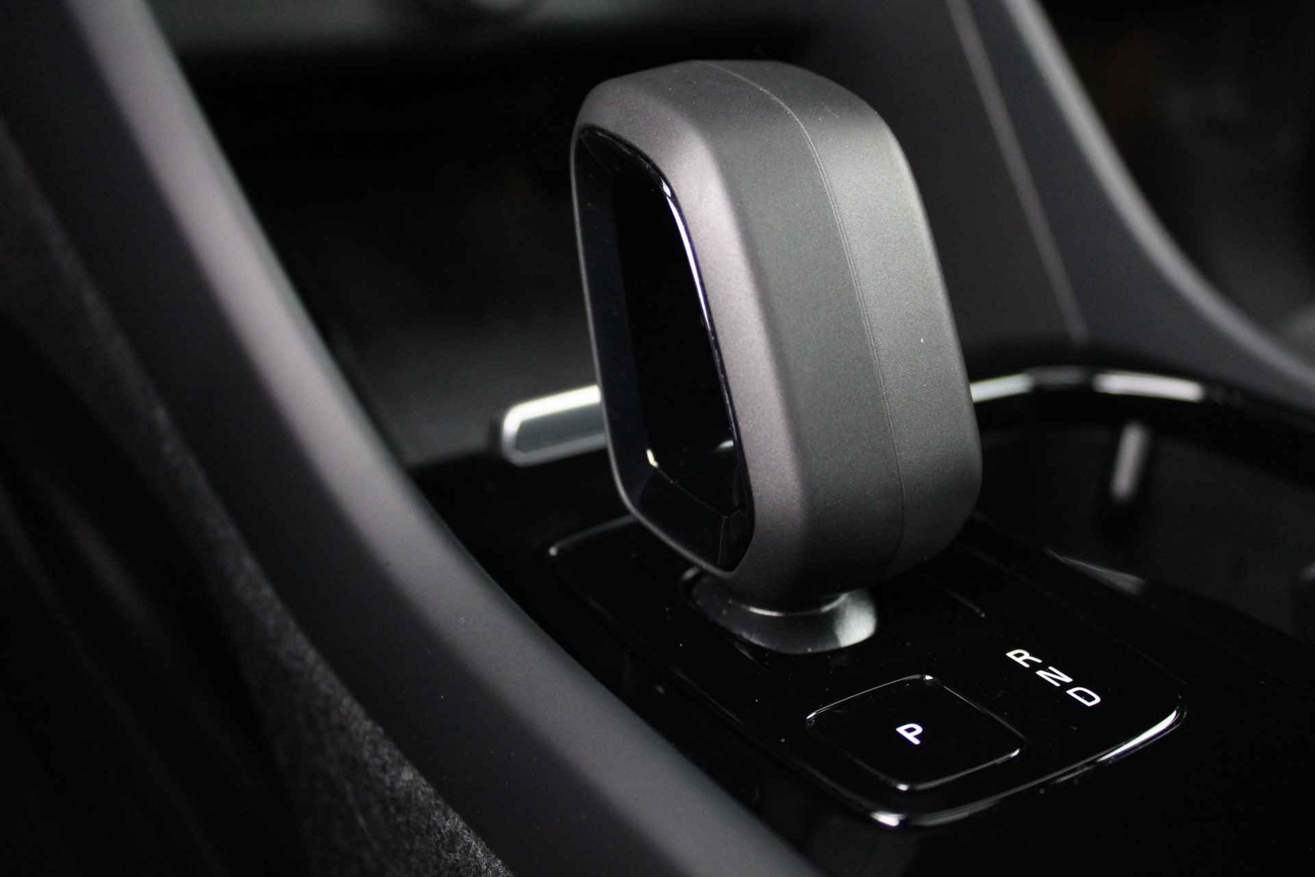 Volvo C40 Recharge Single Motor Plus | Warmtepomp | Stuur/Stoelverwarming | Nubuck Charcoal | Camera | Private glass | 19-inch - 21/34