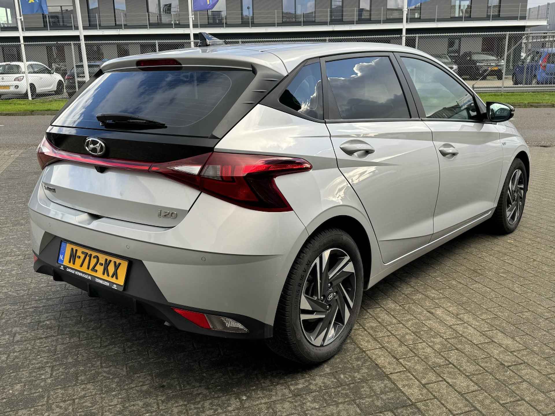 Hyundai i20 1.0 T-GDI Comfort Smart | Navigatie | Achteruitrijcamera | Cruis - 4/30