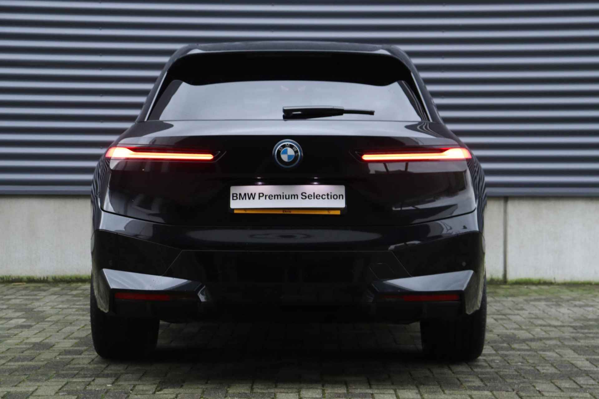 BMW iX xDrive40 High Executive | Sportpakket | Business Edition Plus | Trekhaak | Driving Assistant Prof. | Parking Assistant Prof. | Harman Kardon | Sky Lounge | Comfort Access | Warmte Comfort Pakket | 21''LMV - 4/39