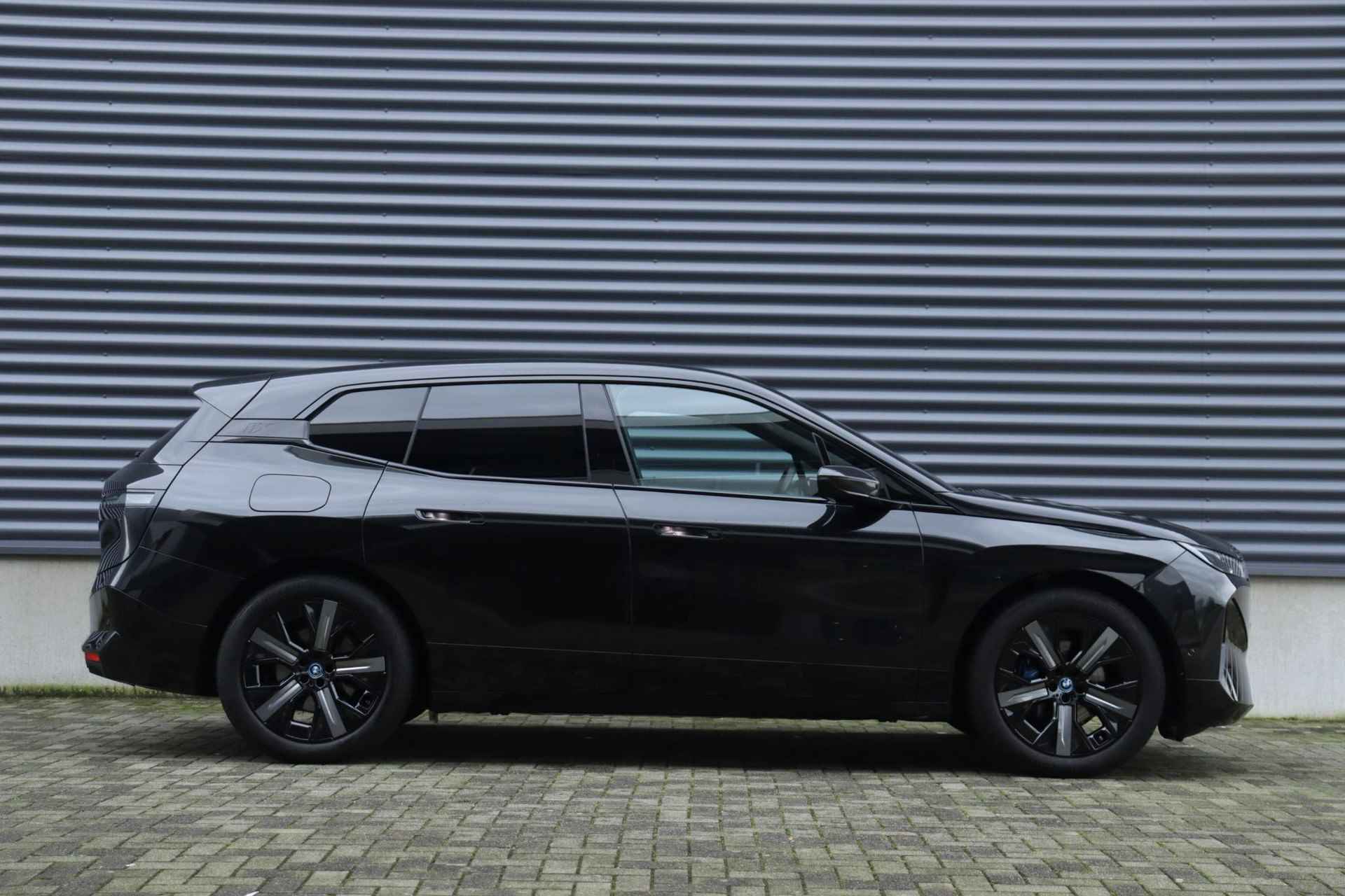 BMW iX xDrive40 High Executive | Sportpakket | Business Edition Plus | Trekhaak | Driving Assistant Prof. | Parking Assistant Prof. | Harman Kardon | Sky Lounge | Comfort Access | Warmte Comfort Pakket | 21''LMV - 5/39