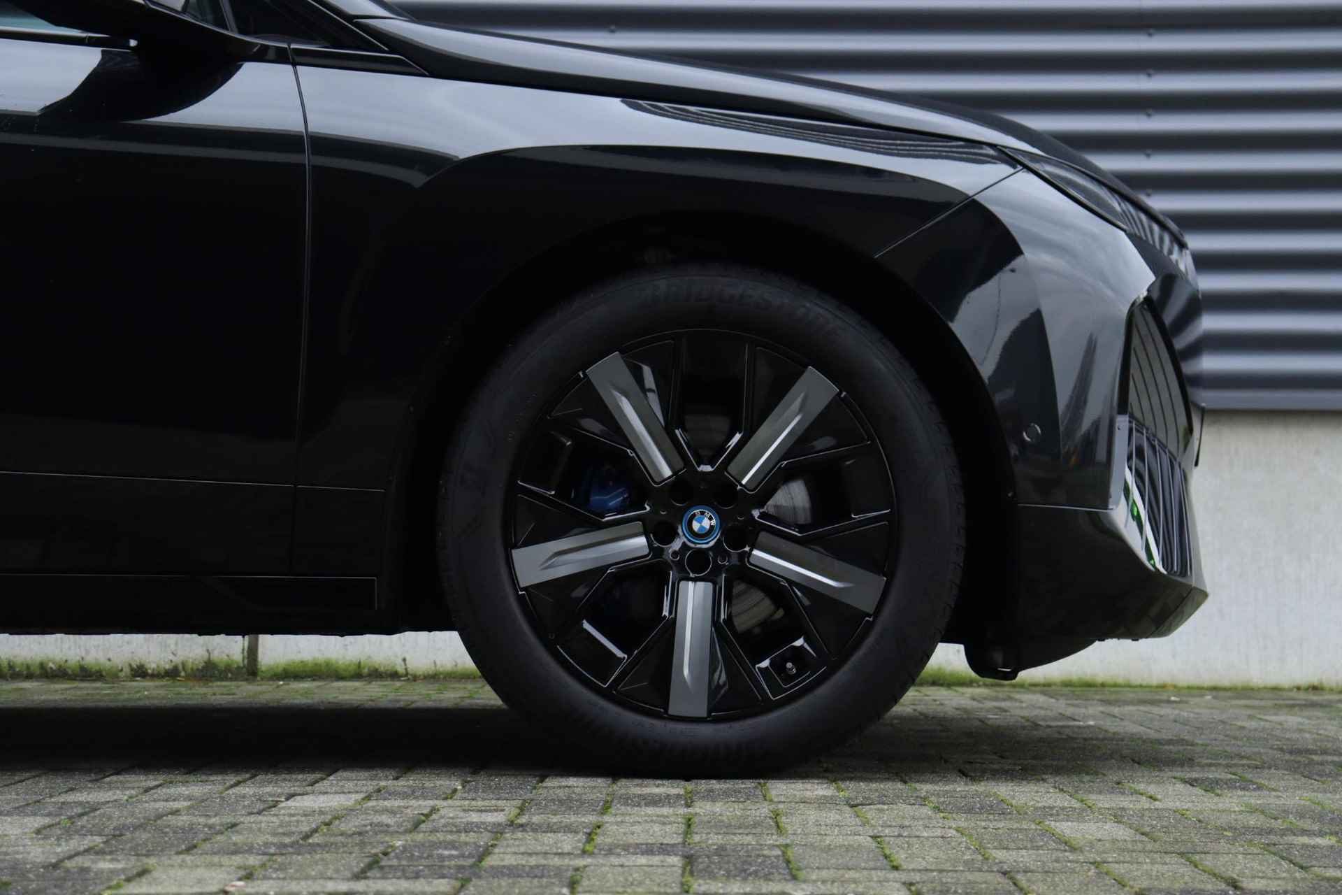 BMW iX xDrive40 High Executive | Sportpakket | Business Edition Plus | Trekhaak | Driving Assistant Prof. | Parking Assistant Prof. | Harman Kardon | Sky Lounge | Comfort Access | Warmte Comfort Pakket | 21''LMV - 6/39