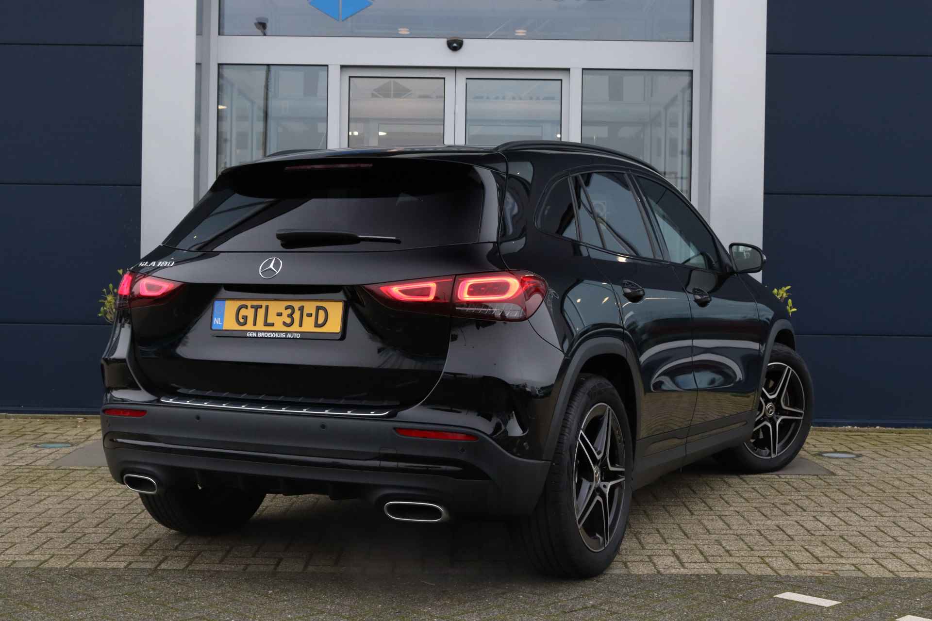 Mercedes-Benz GLA 180 AMG Line | Camera | Stoelverwarming | Cruise Control | Elektr. klep | PDC V/A | Navi - 3/39