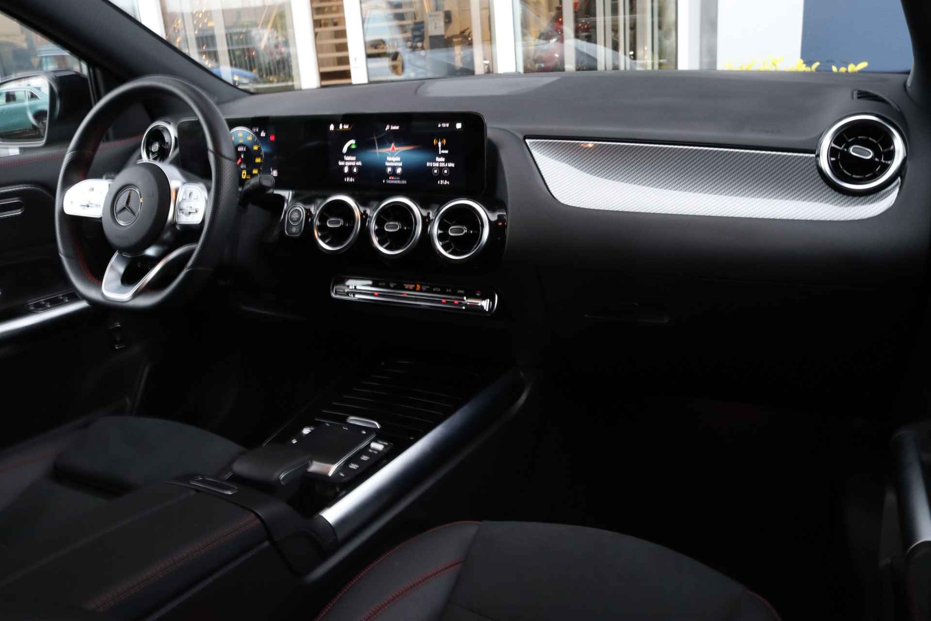 Mercedes-Benz GLA 180 AMG Line | Camera | Stoelverwarming | Cruise Control | Elektr. klep | PDC V/A | Navi - 5/39