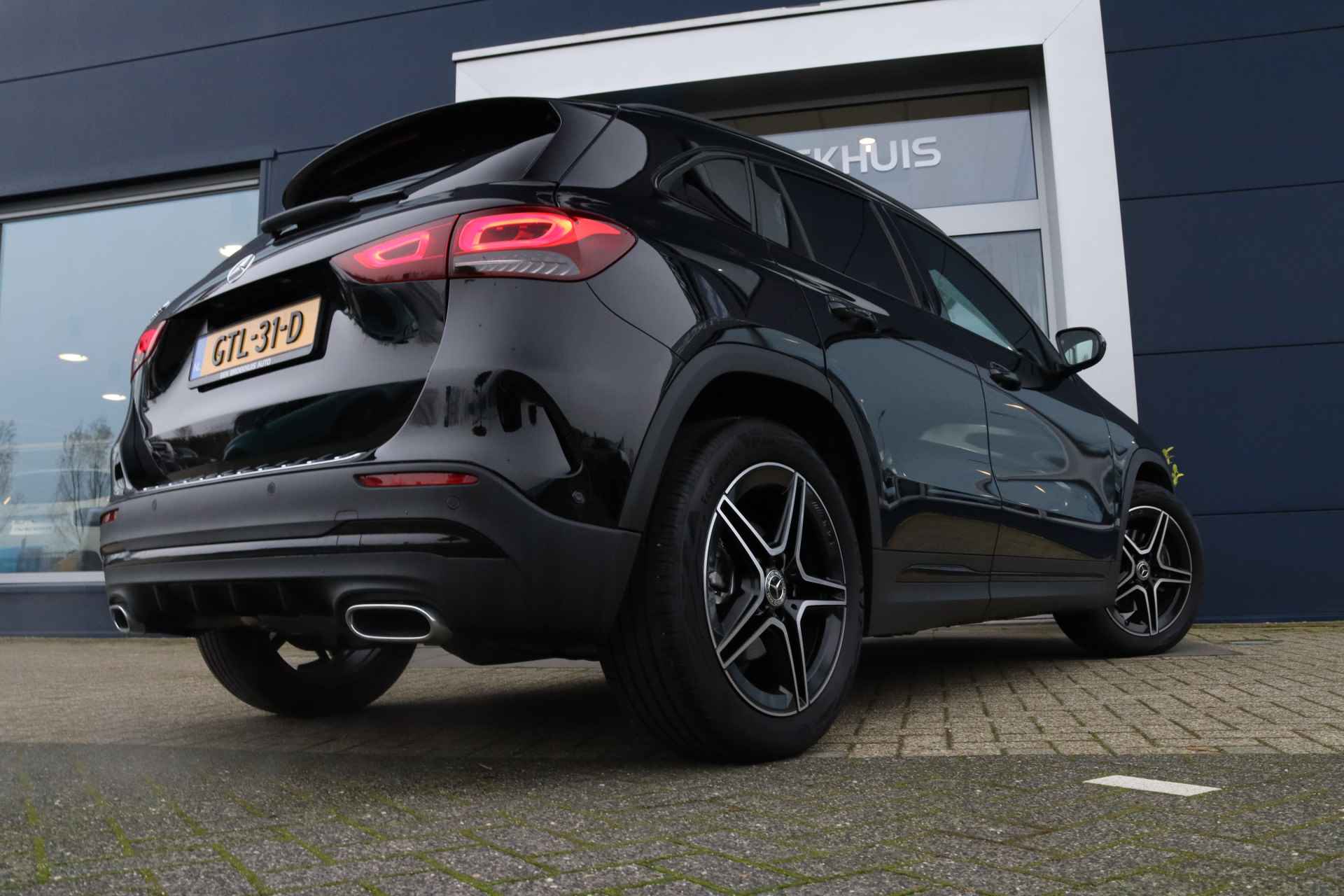 Mercedes-Benz GLA 180 AMG Line | Camera | Stoelverwarming | Cruise Control | Elektr. klep | PDC V/A | Navi - 15/39