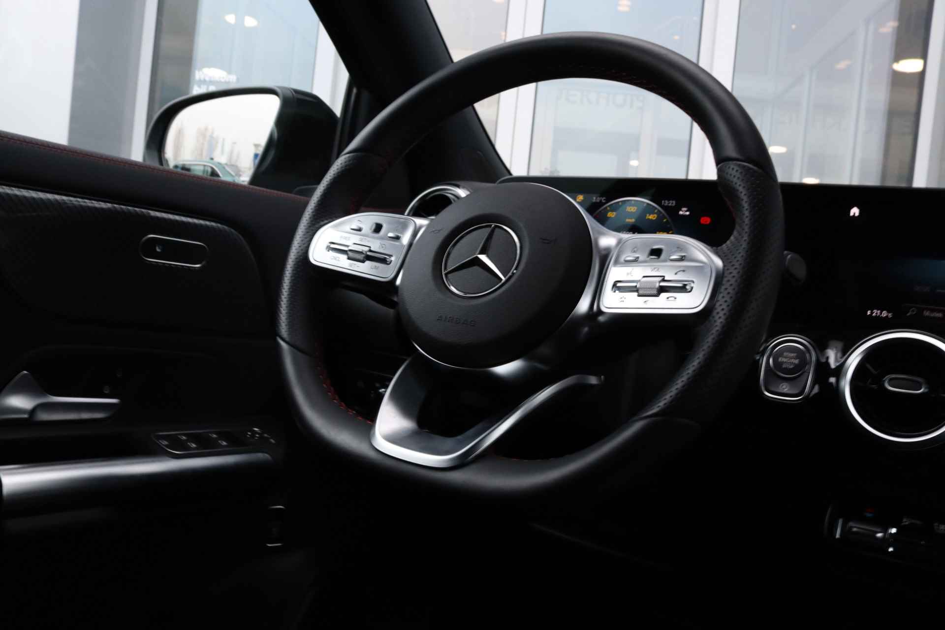 Mercedes-Benz GLA 180 AMG Line | Camera | Stoelverwarming | Cruise Control | Elektr. klep | PDC V/A | Navi - 33/39