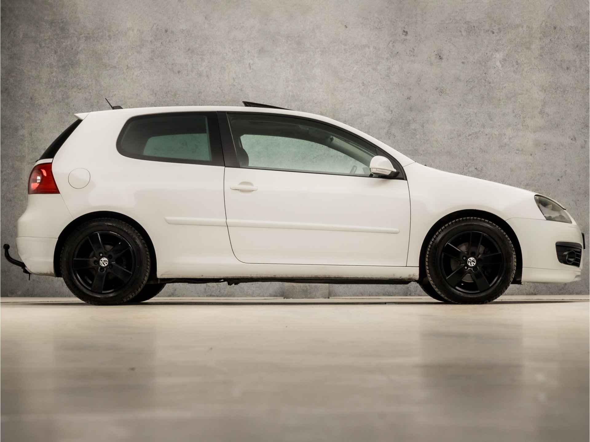 Volkswagen Golf 1.4 TSI GT Sport (YOUNGTIMER, SCHUIFDAK, NAVIGATIE, CLIMATE, STOELVERWARMING, SPORTSTOELEN, LM VELGEN, BLUETOOTH, TREKHAAK, NIEUWE APK, NIEUWSTAAT) - 4/28