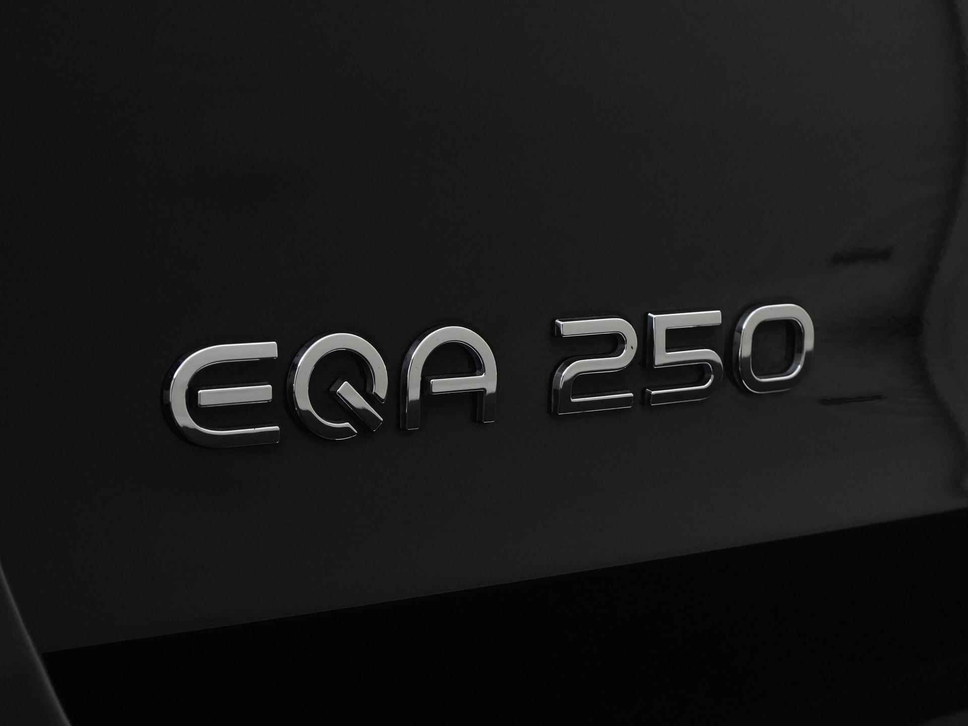 Mercedes-Benz EQA 250 AMG Line 67 kWh | Panoramadak | Trekhaak | Zondag Open! - 24/46