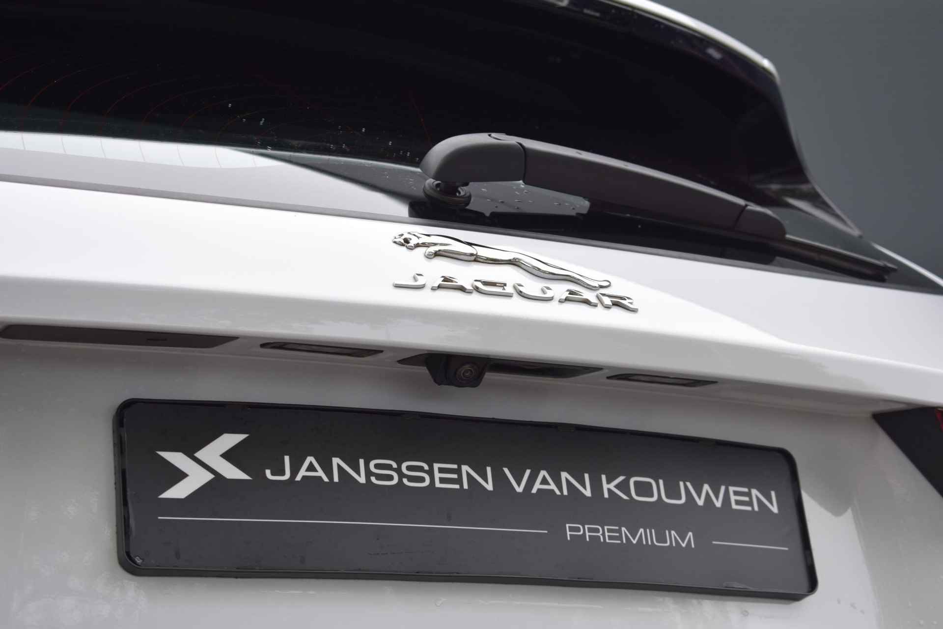 Jaguar E-PACE 2.0 P200 AWD S / Panoramdadak / Stoelverw. / 19'' Inch - 38/63