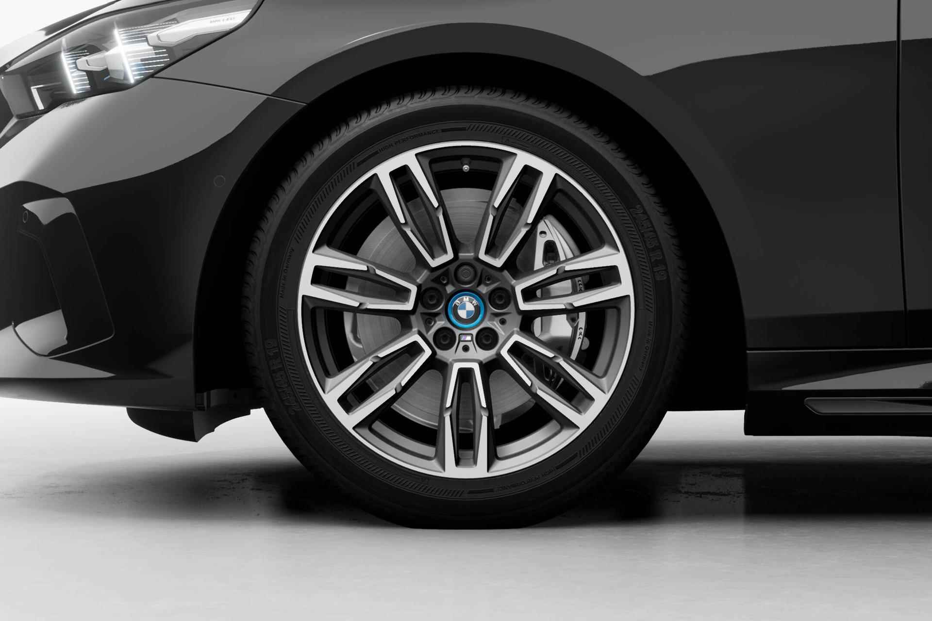 BMW i5 Sedan eDrive40 M Sport Edition 84 kWh | Trekhaak met elektrisch wegklapbare kogel | Elektrisch verstelbare stoelen - 10/20