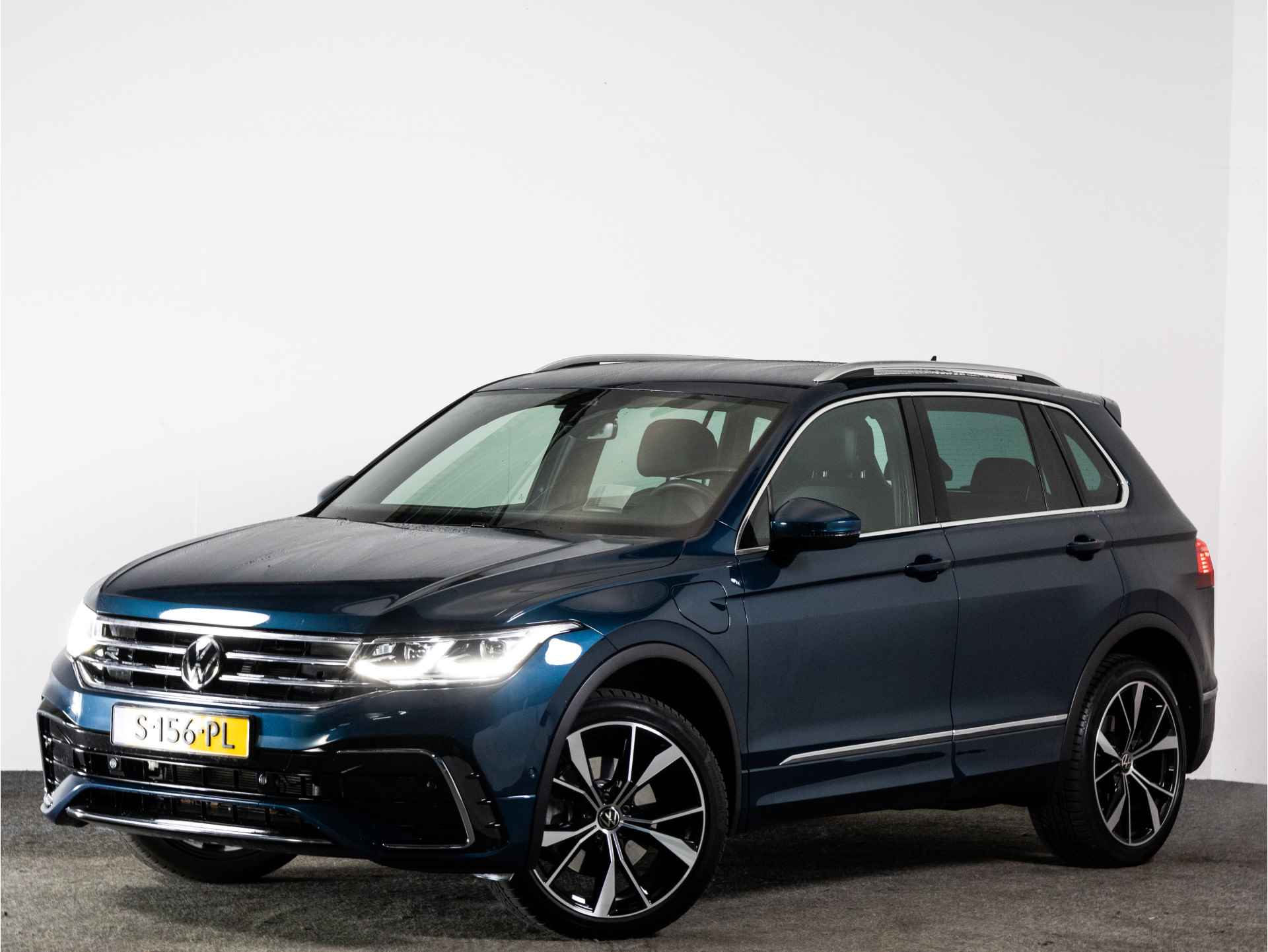 Volkswagen Tiguan R-Line 1.4 TSI 245 PK DSG eHybrid | LED Matrix IQ | DCC | Trekhaak | Stoel & Stuurverwarming | Head-Up | Navigatie Pro | - 3/47