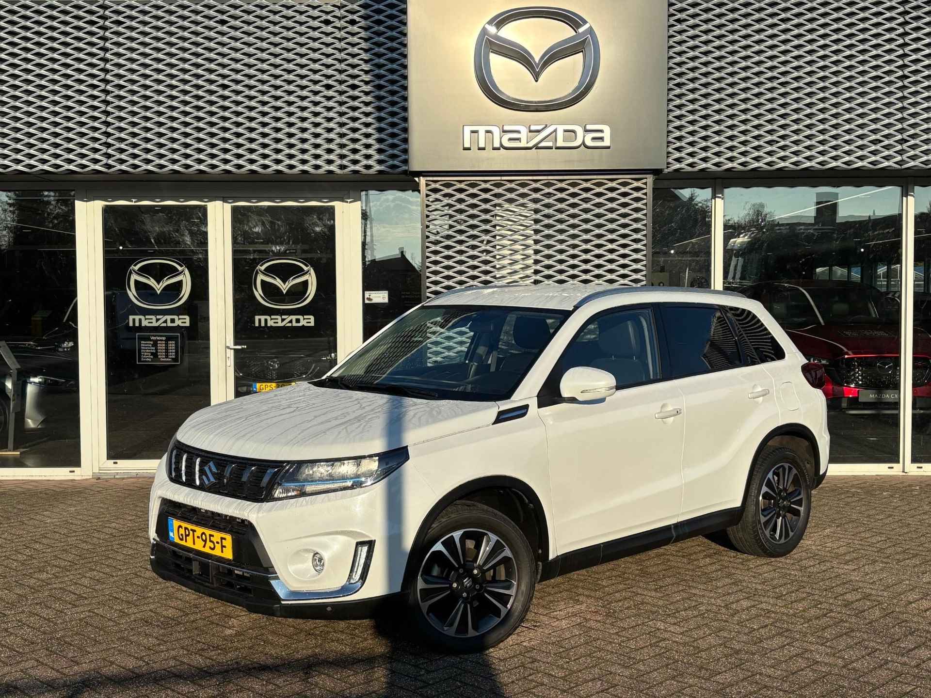 Suzuki Vitara 1.5 Hybrid Select AllGrip AUTOMAAT | ALLGRIP | DEALERONDERHOUDEN | - 2/6