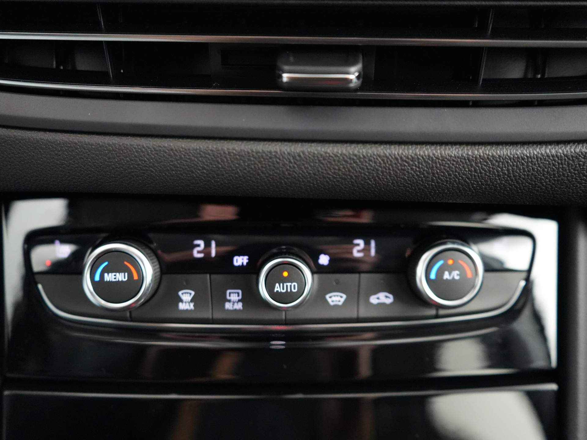 Opel Grandland 1.6 Turbo Hybrid Level 3 Navigatie | Parkeersensoren | achteruitrijcamera | - 15/30